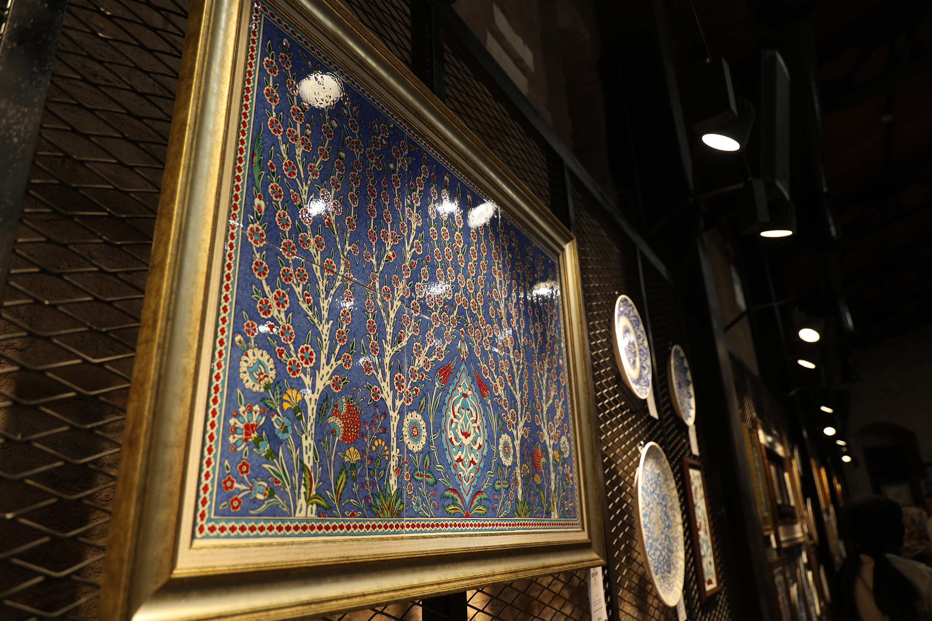 KOMEK’İN “SANATLA YAZILAN MİRAS” GELENEKSEL TÜRK İSLAM SANATLARI SERGİSİ AÇILDI