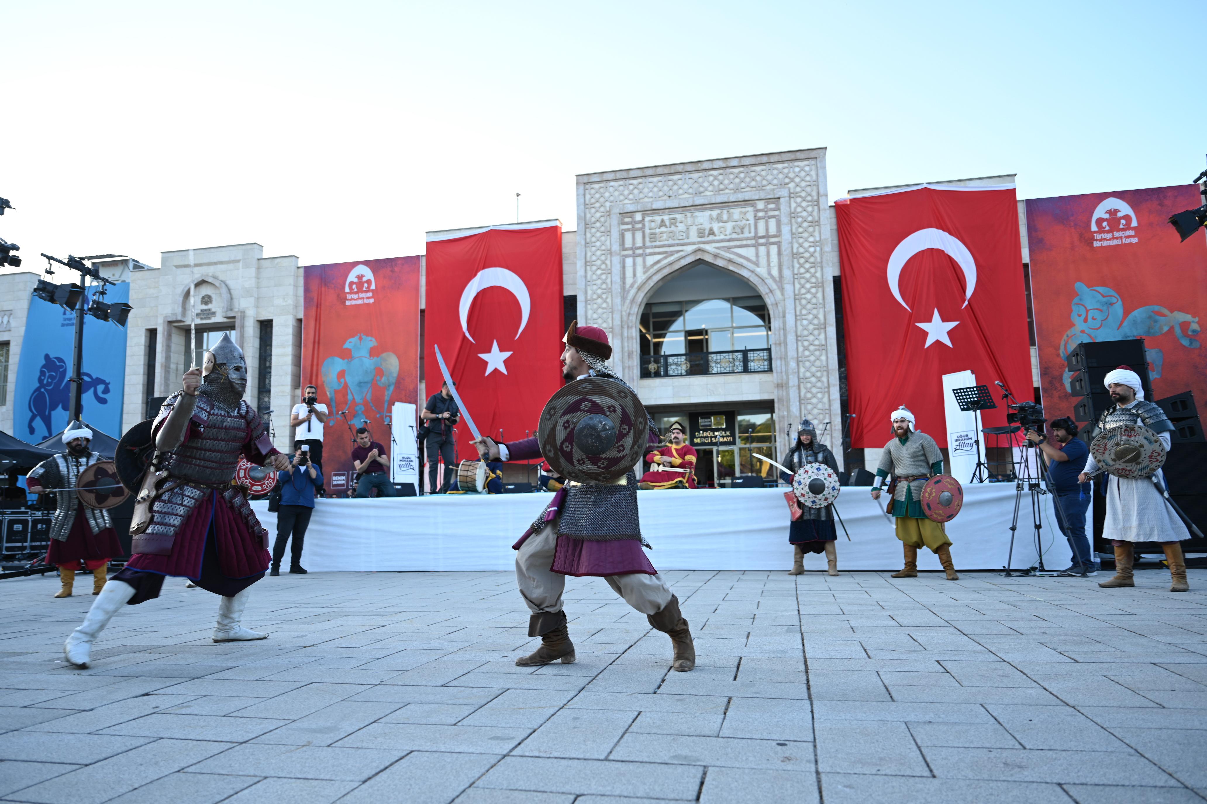 KONYA’NIN DARÜLMÜLK OLUŞUNUN 928. YIL DÖNÜMÜ BÜYÜK BİR COŞKUYLA KUTLANDI