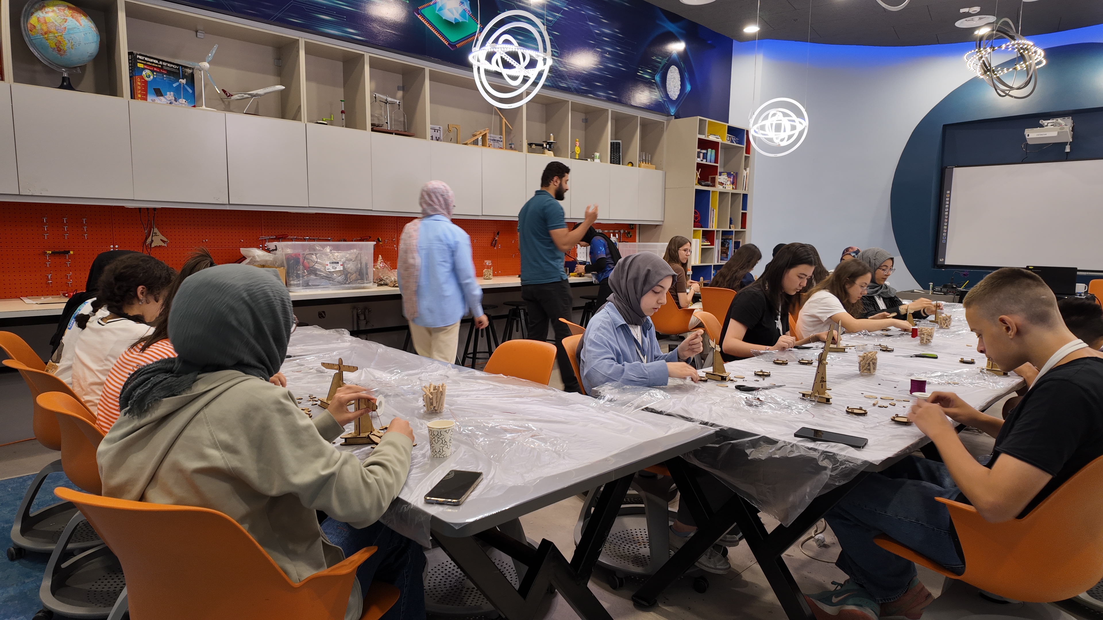 KONYA BİLİM MERKEZİ TÜBİTAK DESTEKLİ “FORMÜLSÜZ FİZİK 2.0” PROJESİNE EV SAHİPLİĞİ YAPTI