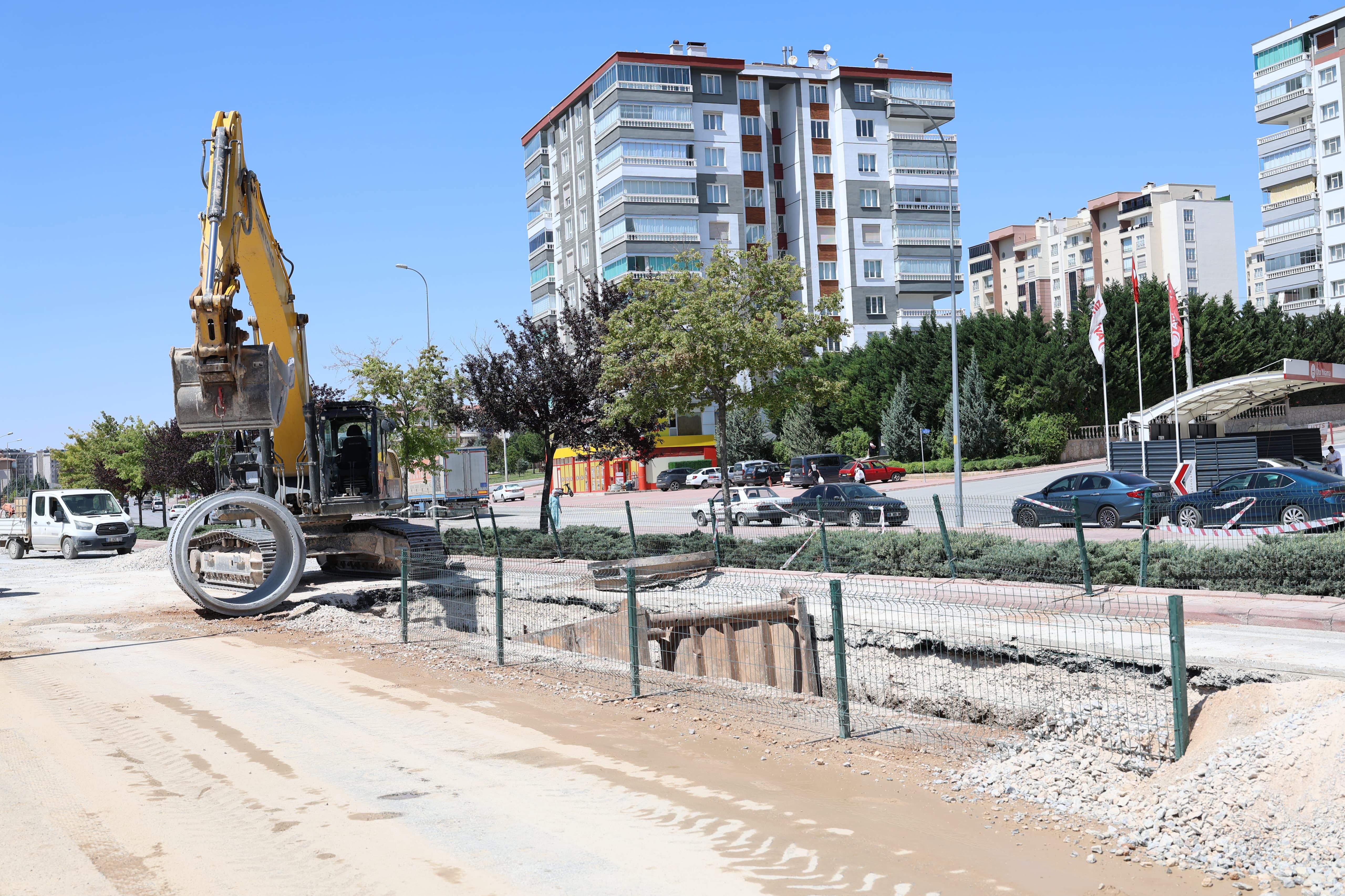 BAŞKAN ALTAY: “2. ETABI DEVAM EDEN KANALİZASYON MASTER PLANI İLE OLASI TAŞKINLARIN ÖNÜNE GEÇECEĞİZ”