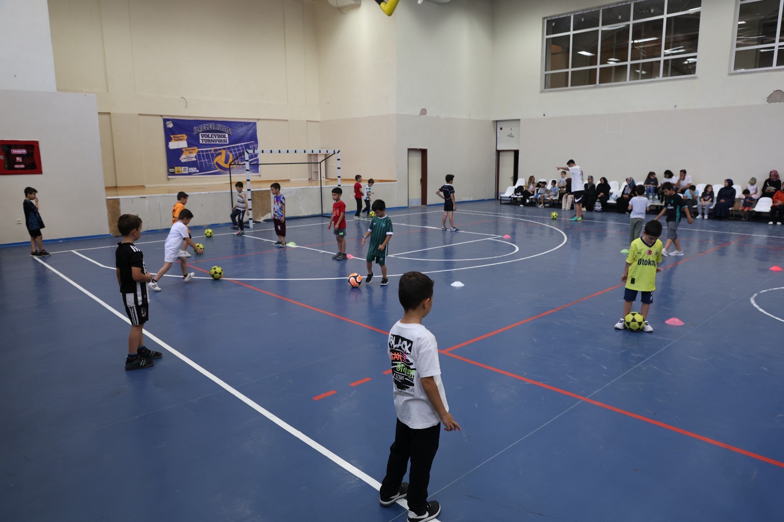 BAŞKAN ALTAY 28 İLÇEDE ÇOCUKLARI VE GENÇLERİ YAZ SPOR OKULLARI’NA KAYIT OLMAYA DAVET ETTİ