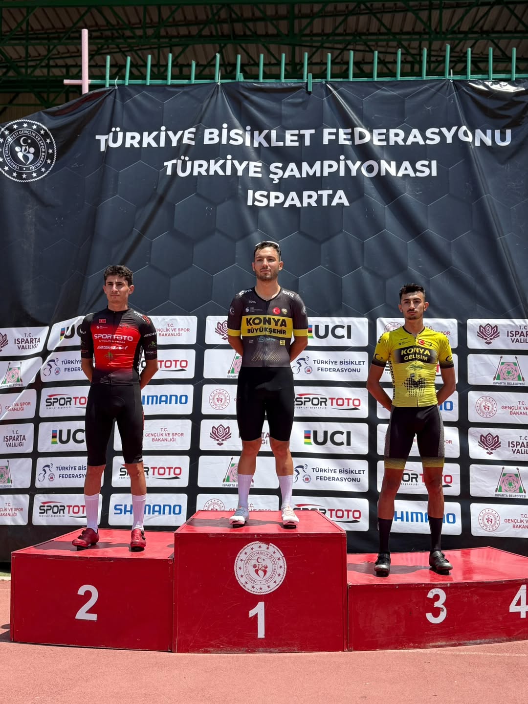 BÜYÜKŞEHİR’İN PEDALLARI TÜRKİYE YOL ŞAMPİYONASI’NDA TOZU DUMANA KATTI