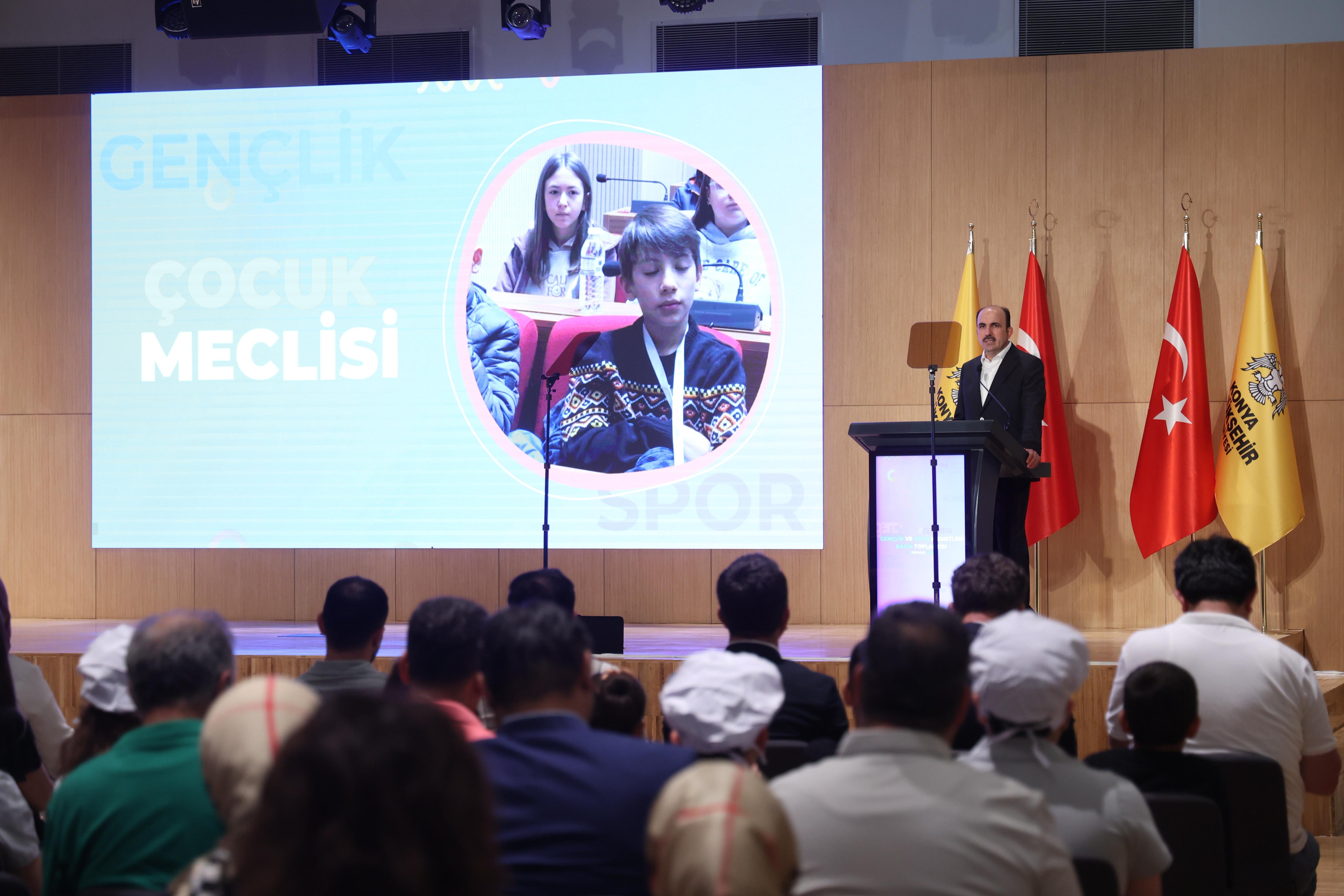 BAŞKAN ALTAY GENÇLERE YÖNELİK FAALİYETLERİ VE “YAZ SENİNLE GÜZEL” ETKİNLİKLERİNİ ANLATTI