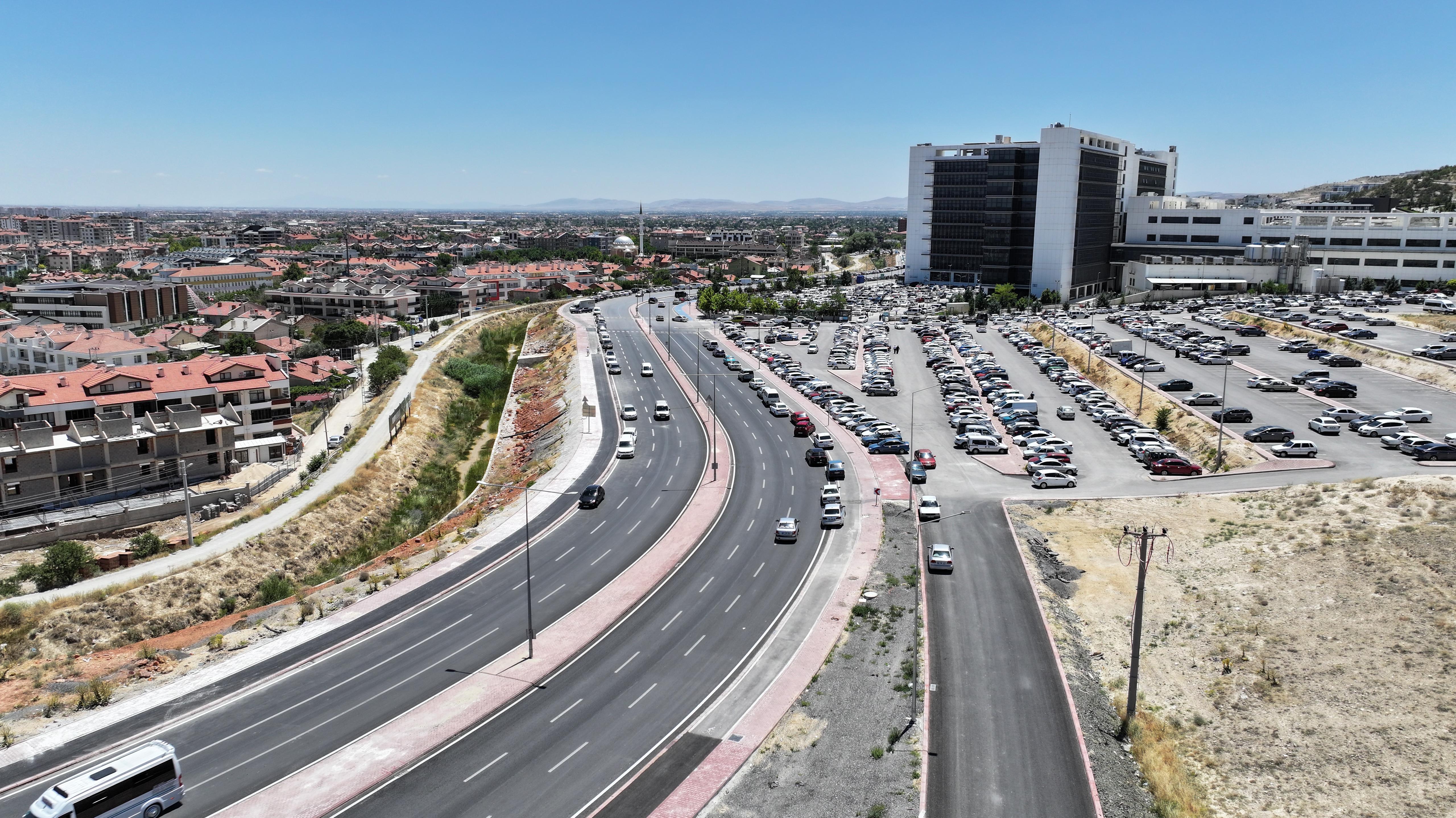 KONYA BÜYÜKŞEHİR, MERAM TIP FAKÜLTESİ’NDE OTOPARK GİRİŞ ÇIKIŞLARINI DAHA GÜVENLİ HALE GETİRDİ