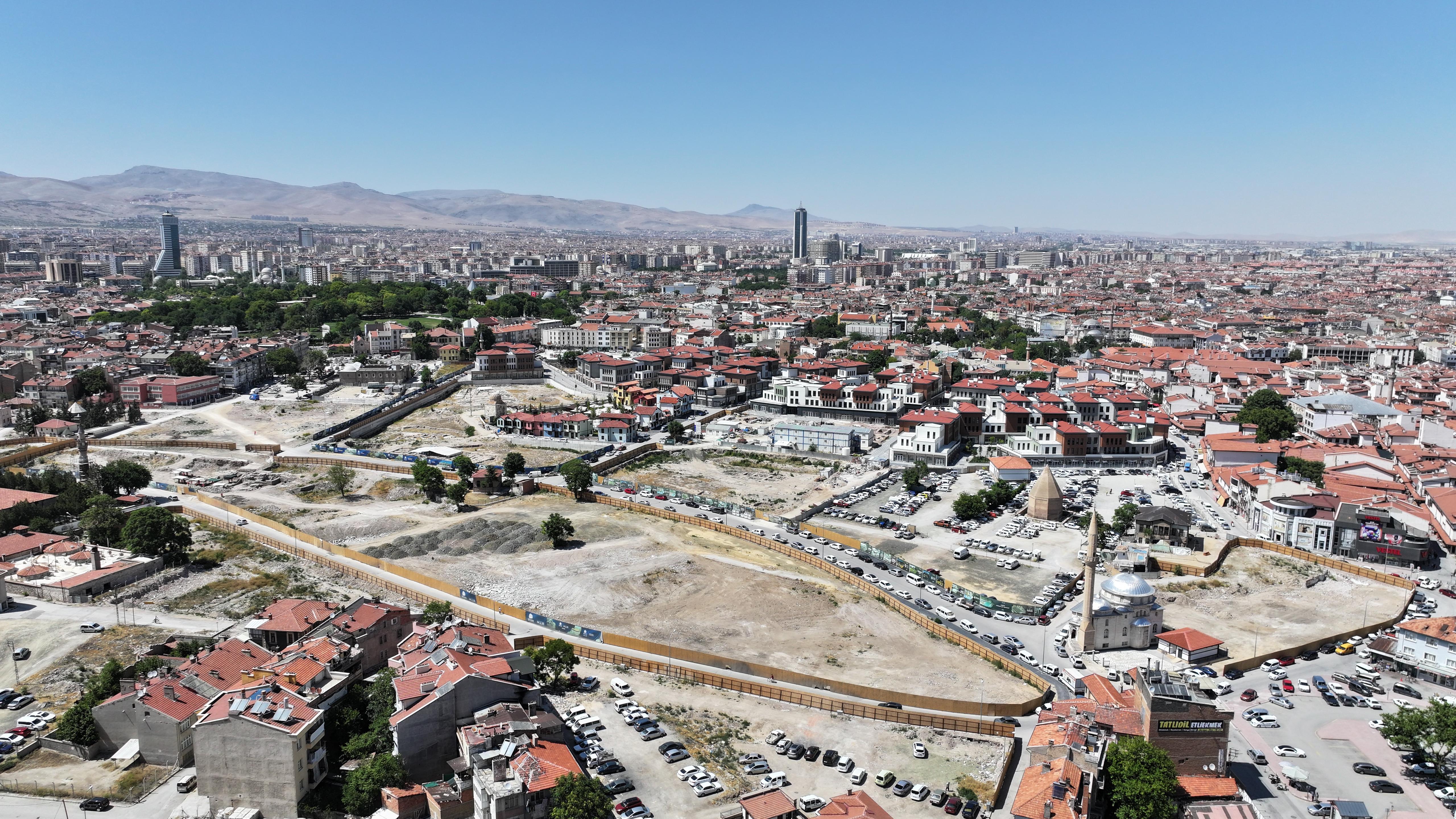 BAŞKAN ALTAY: “KONYA’NIN BİR BAŞKENT OLARAK SURLARINI AÇIĞA ÇIKARMAK VE TURİZM POTANSİYELİNİ ARTIRMAK İÇİN ÇALIŞIYORUZ”