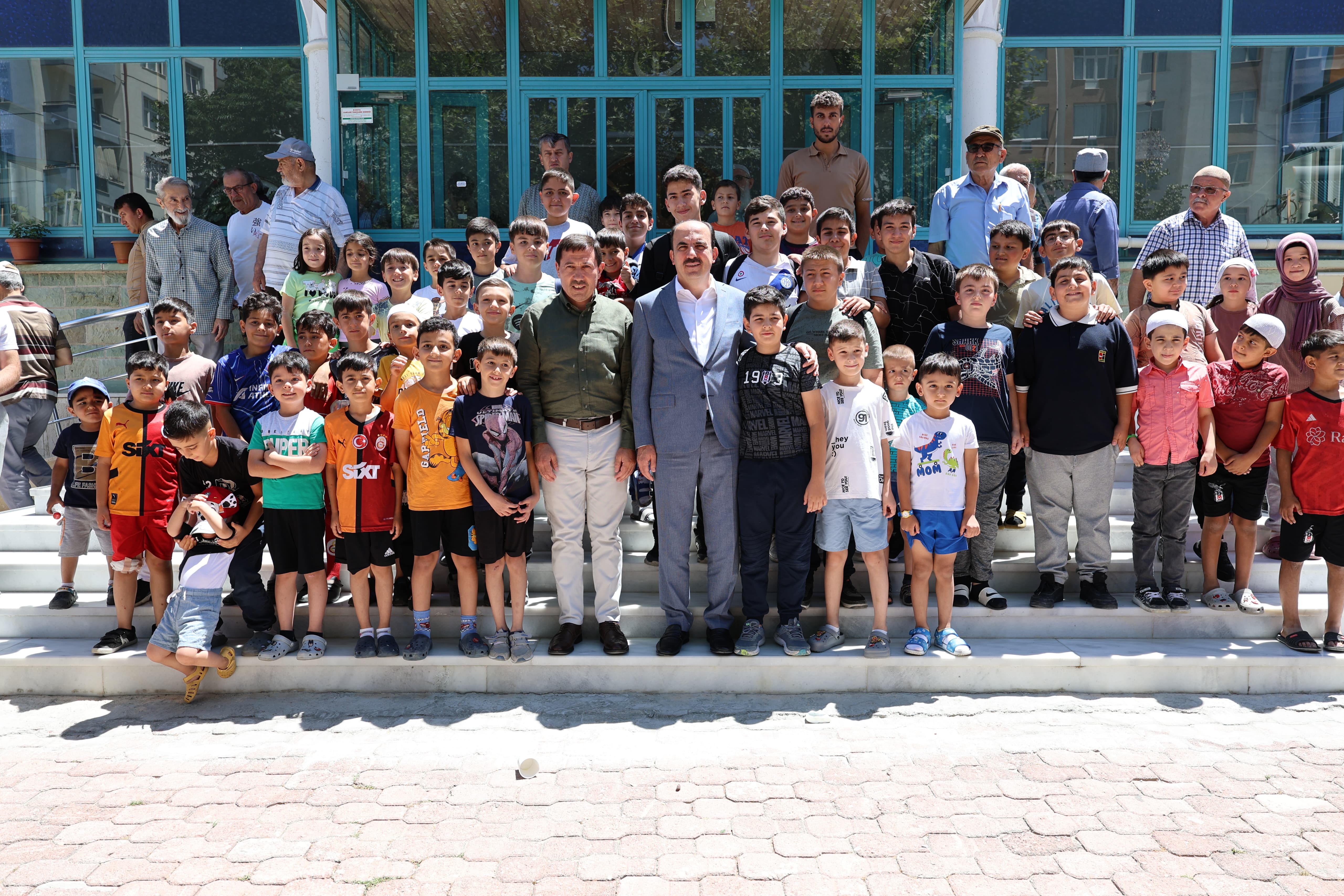 BAŞKAN ALTAY VE BAŞKAN KILCA KUR’AN ÖĞRENEN ÇOCUKLARIN HEYECANINA ORTAK OLDU