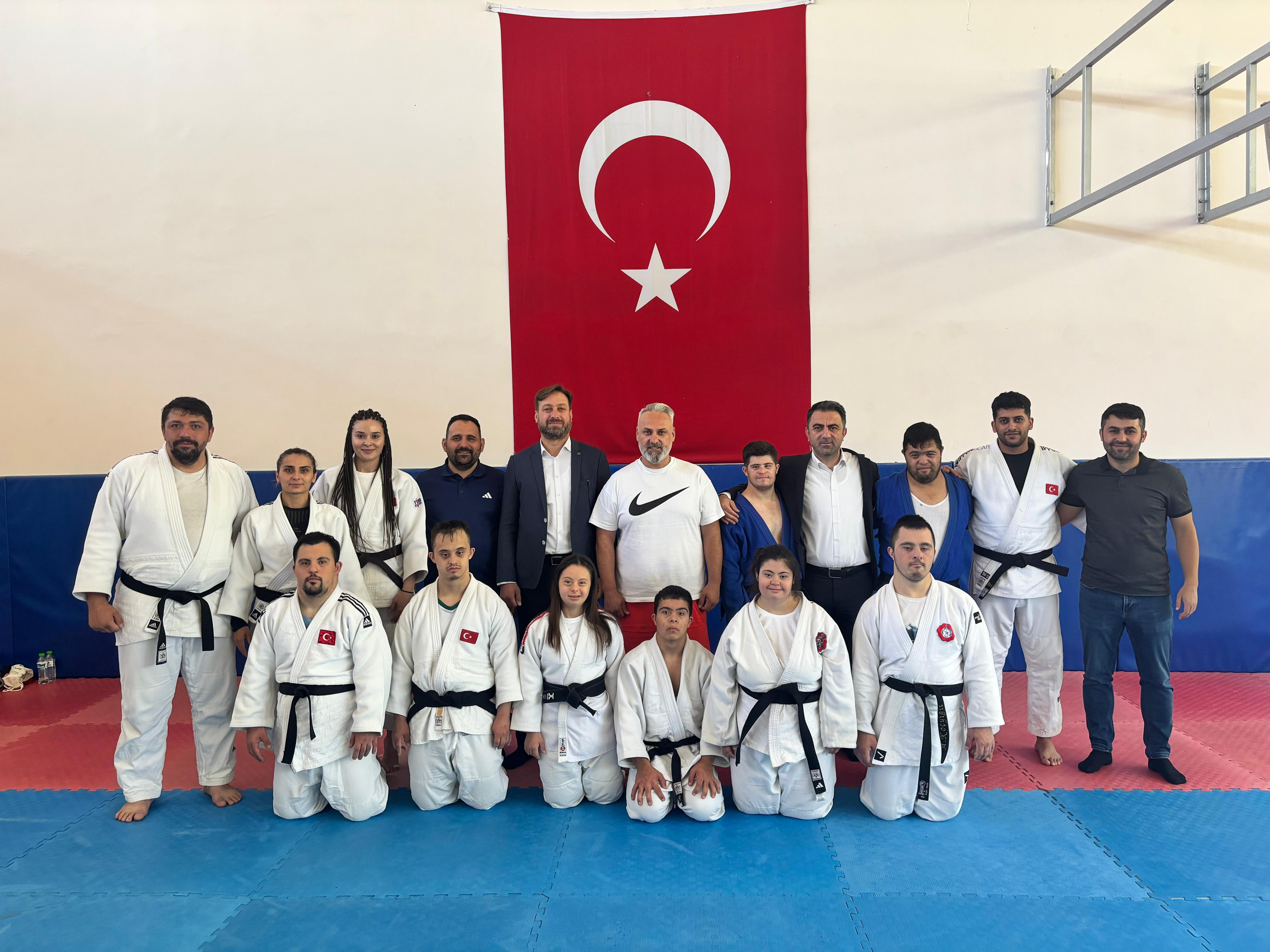 KONYA BÜYÜKŞEHİR’DEN ÖZEL SPORCULARA MORAL ZİYARETİ