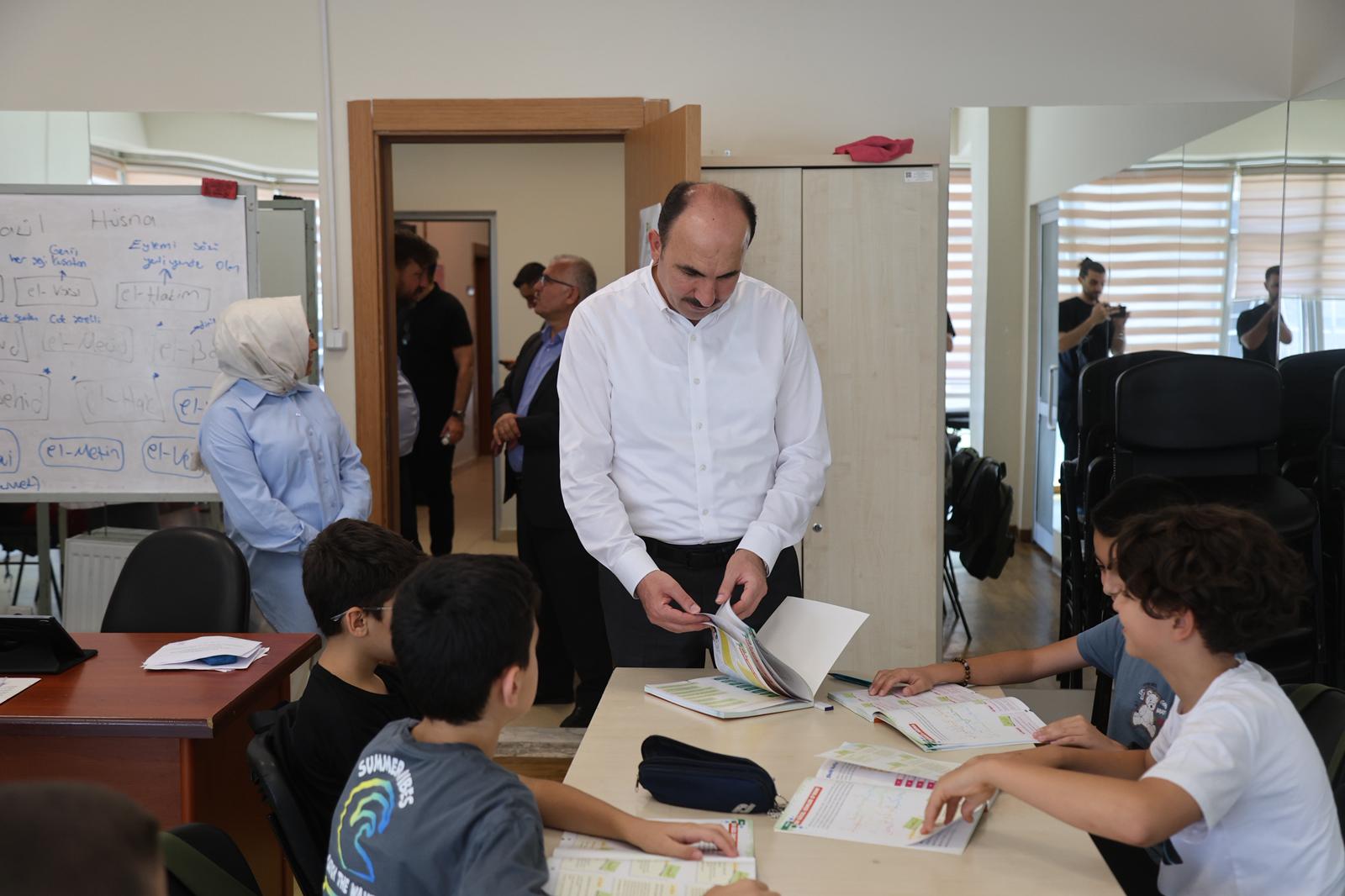 BAŞKAN ALTAY, GENÇ KOMEK YAZ OKULU’NA KATILAN ÖĞRENCİLERLE BULUŞTU