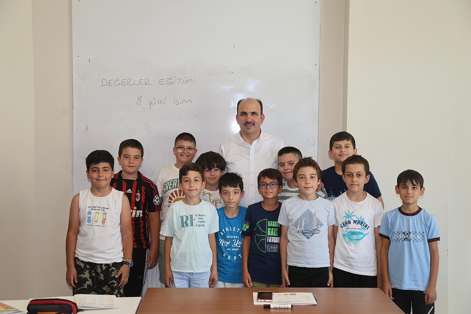 BAŞKAN ALTAY, GENÇ KOMEK YAZ OKULU’NA KATILAN ÖĞRENCİLERLE BULUŞTU