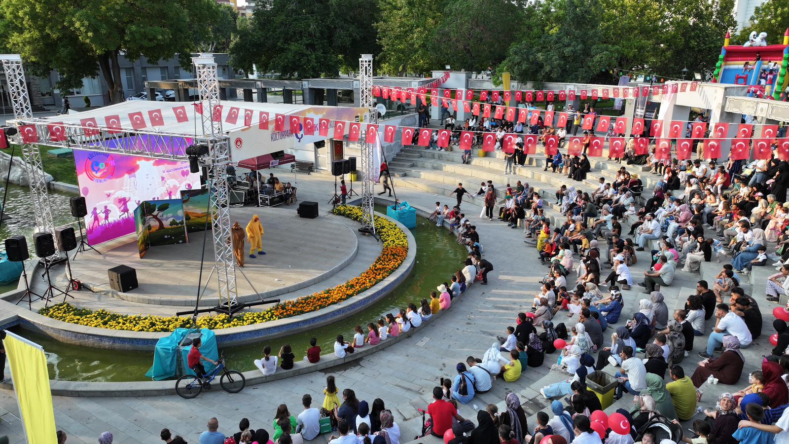KÜLTÜRPARK ÇOCUK ETKİNLİKLERİ ÇOCUKLARIN YAZ TATİLİNE RENK KATIYOR