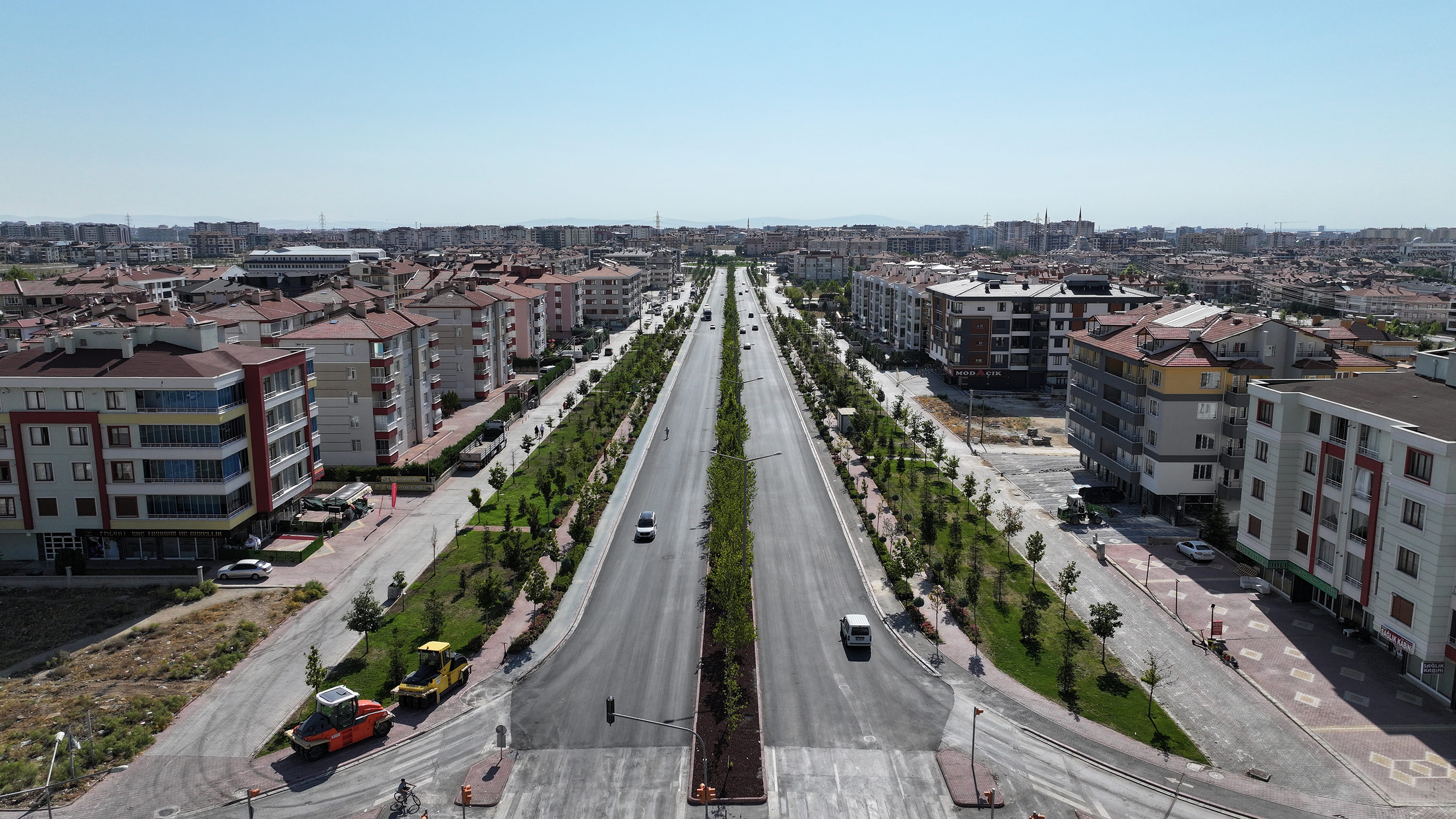 KONYA BÜYÜKŞEHİR AHMET YESEVİ CADDESİ VE SAKARYA KAVŞAĞI’NDA YOL KALİTESİNİ YÜKSELTTİ