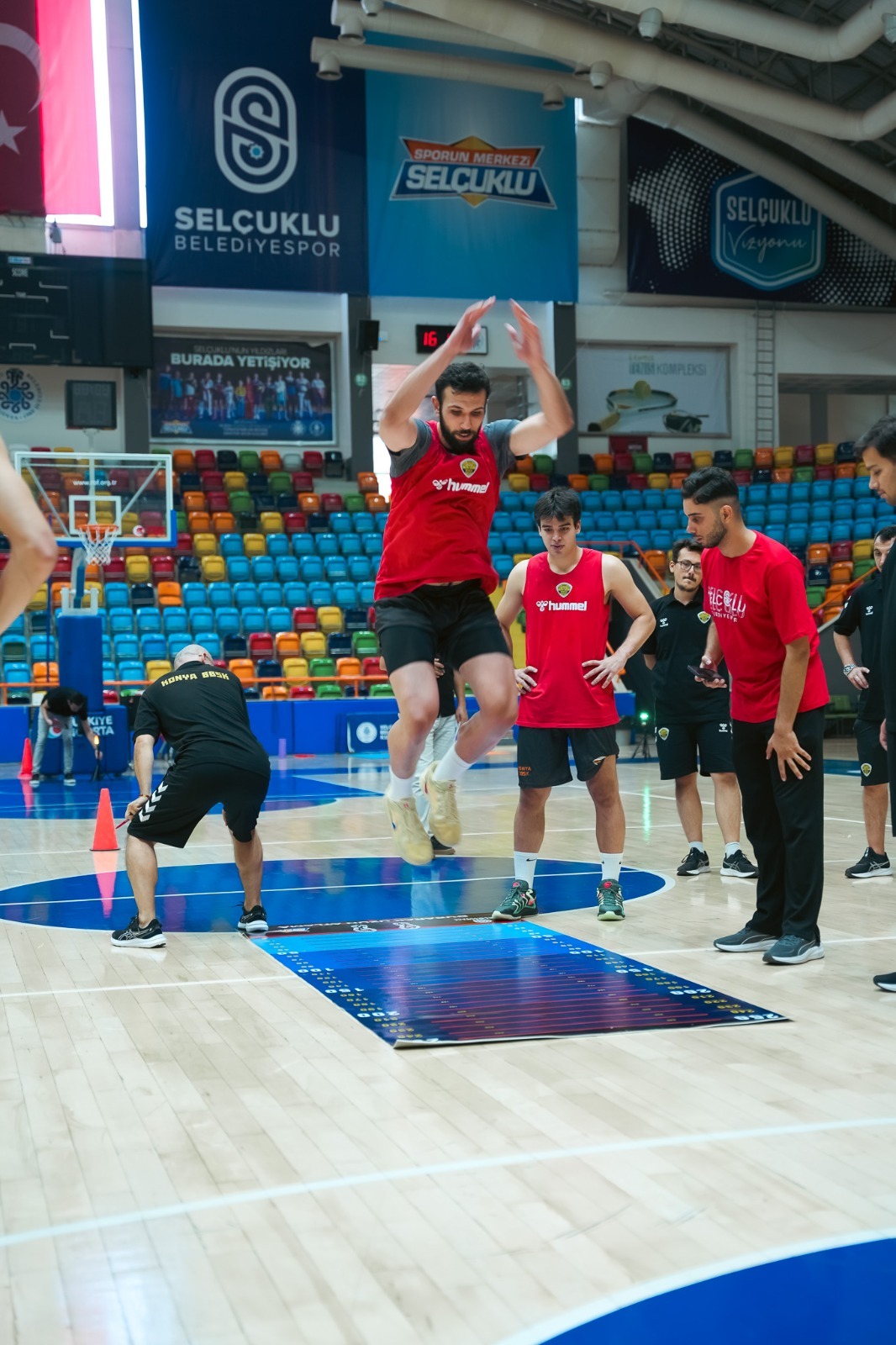 BÜYÜKŞEHİR BELEDİYESPOR BASKETBOL TAKIMI YENİ SEZONA HAZIRLANIYOR