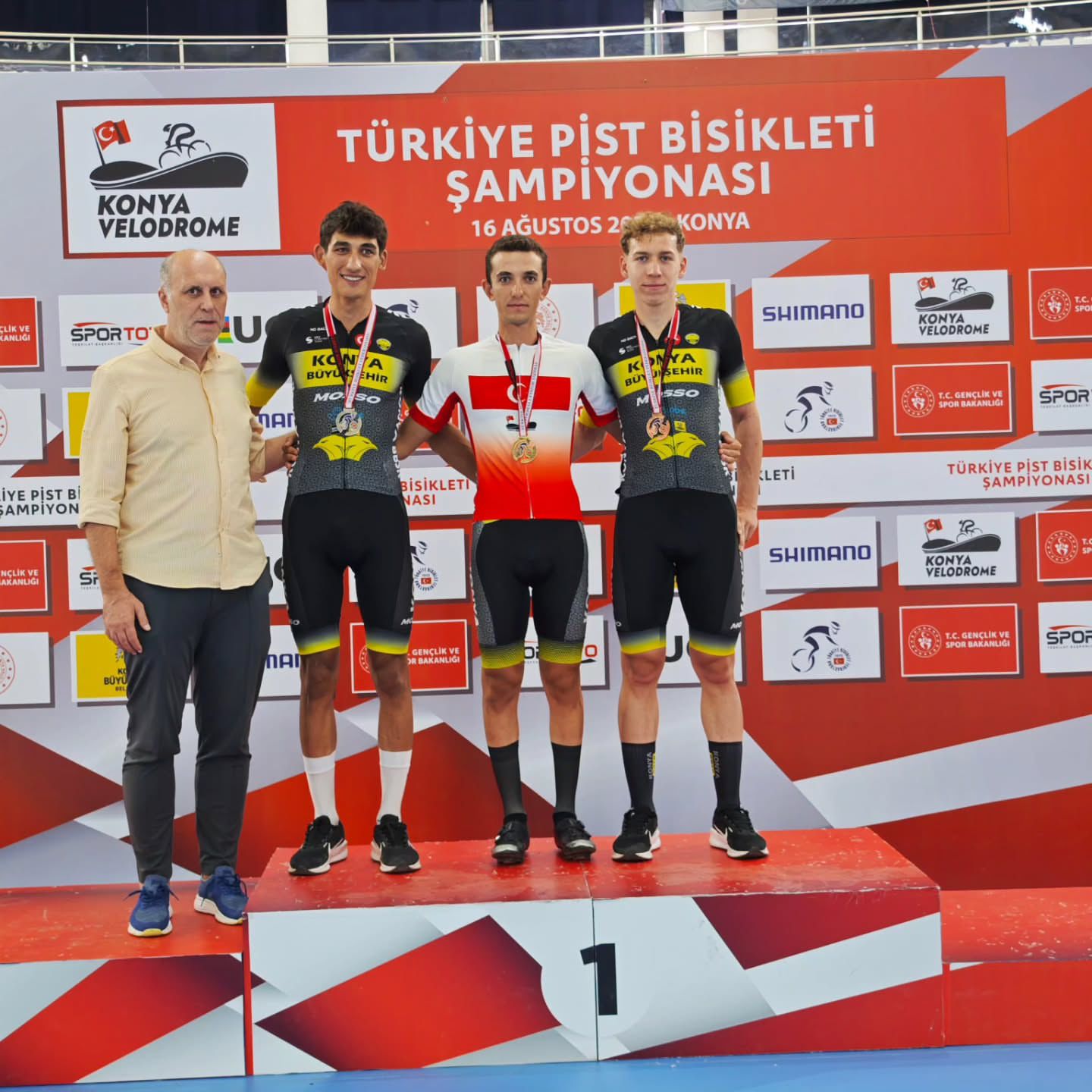 TÜRKİYE PİST BİSİKLETİ ŞAMPİYONASI’NDA KONYA BÜYÜKŞEHİR FIRTINASI