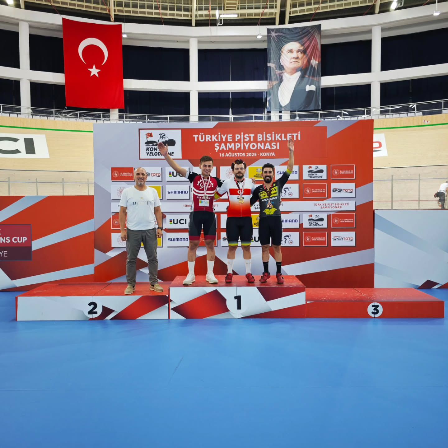TÜRKİYE PİST BİSİKLETİ ŞAMPİYONASI’NDA KONYA BÜYÜKŞEHİR FIRTINASI