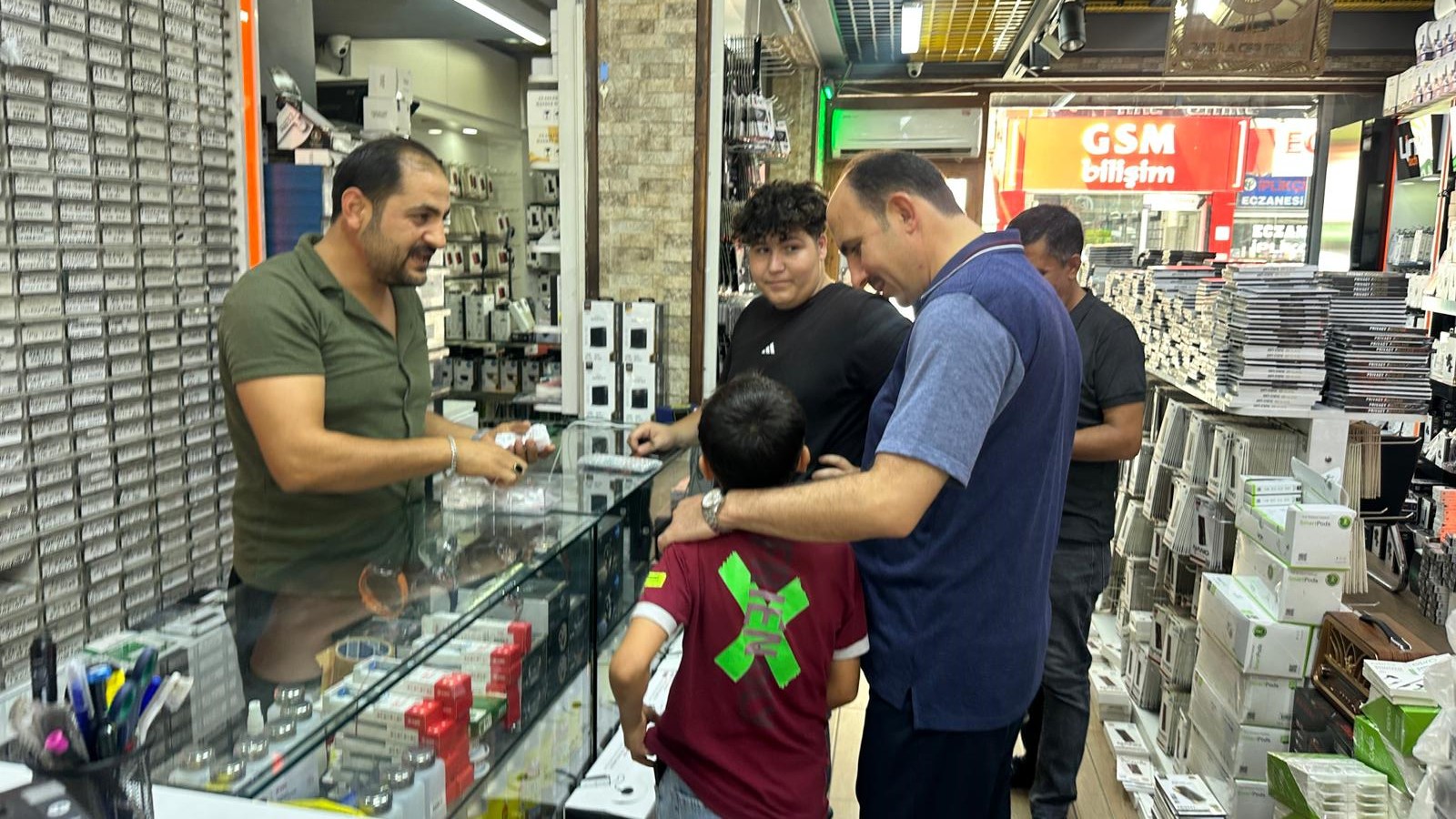 BAŞKAN ALTAY ŞEHİR MERKEZİNDE ESNAFLARI ZİYARET ETTİ