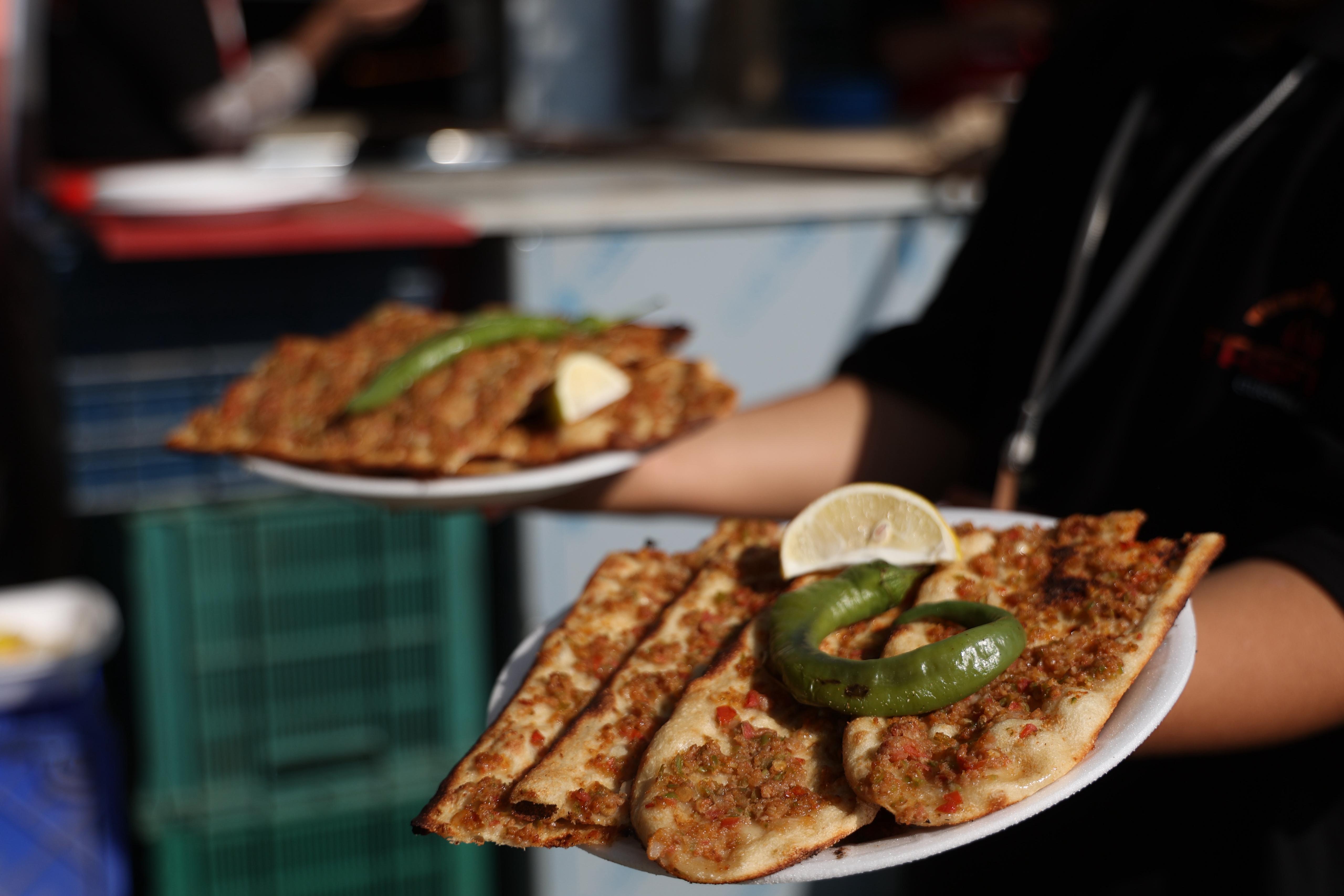 BAŞKAN ALTAY TÜM LEZZET TUTKUNLARINI PAZAR AKŞAMINA KADAR DEVAM EDECEK GASTROFEST’E DAVET ETTİ