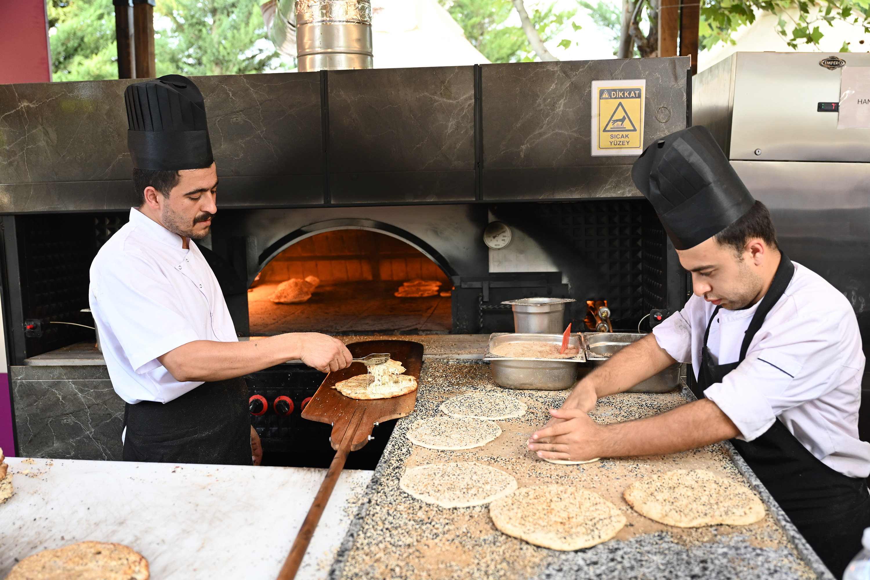 BAŞKAN ALTAY GASTROFEST’E KATILAN YÜZ BİNLERCE MİSAFİRE, ŞEFLERE VE ESNAFA TEŞEKKÜR ETTİ