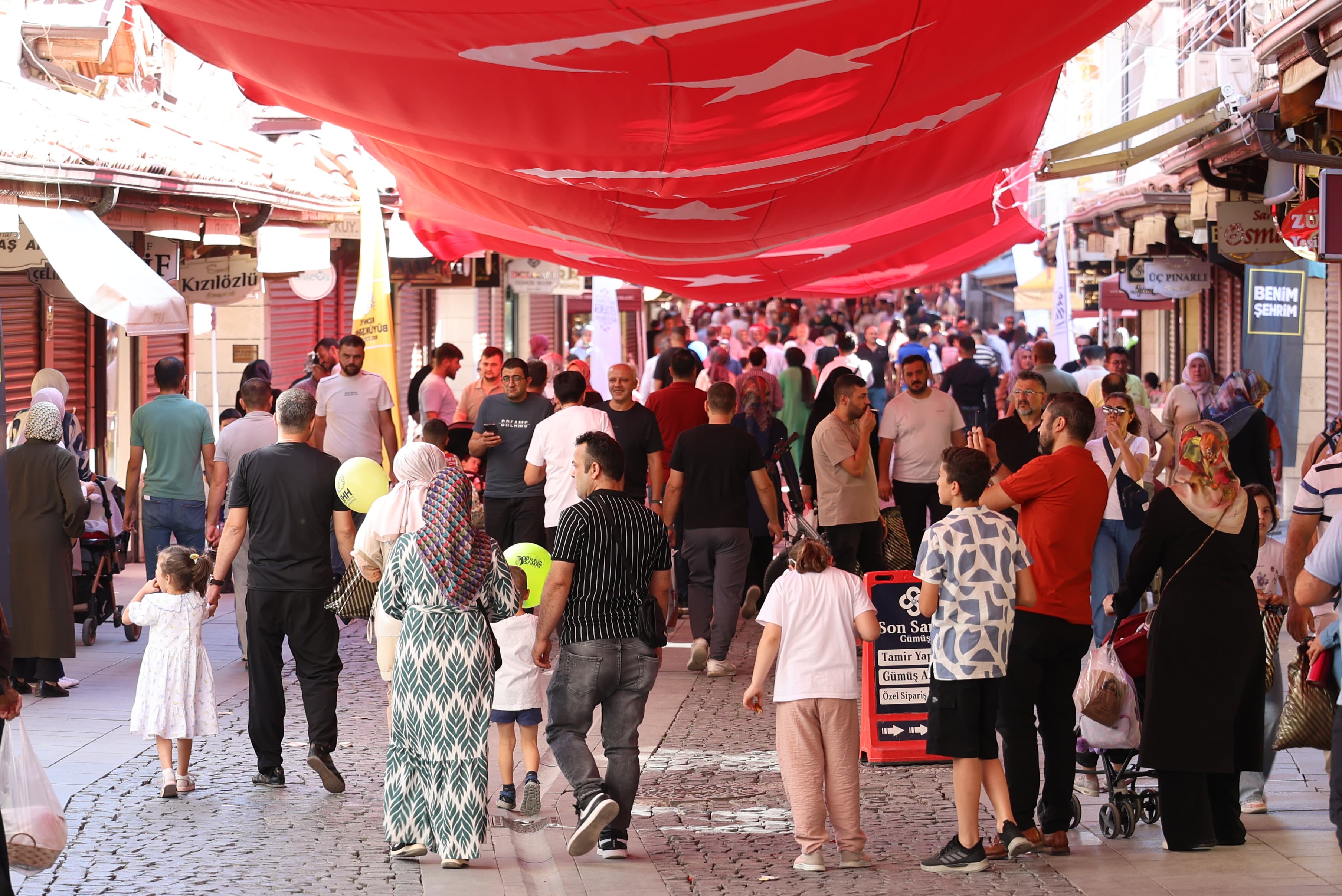 BAŞKAN ALTAY 4. TARİHİ BEDESTEN ALIŞVERİŞ GÜNLERİ’NE DESTEK VEREN ESNAFA VE ZİYARETÇİLERE TEŞEKKÜR ETTİ