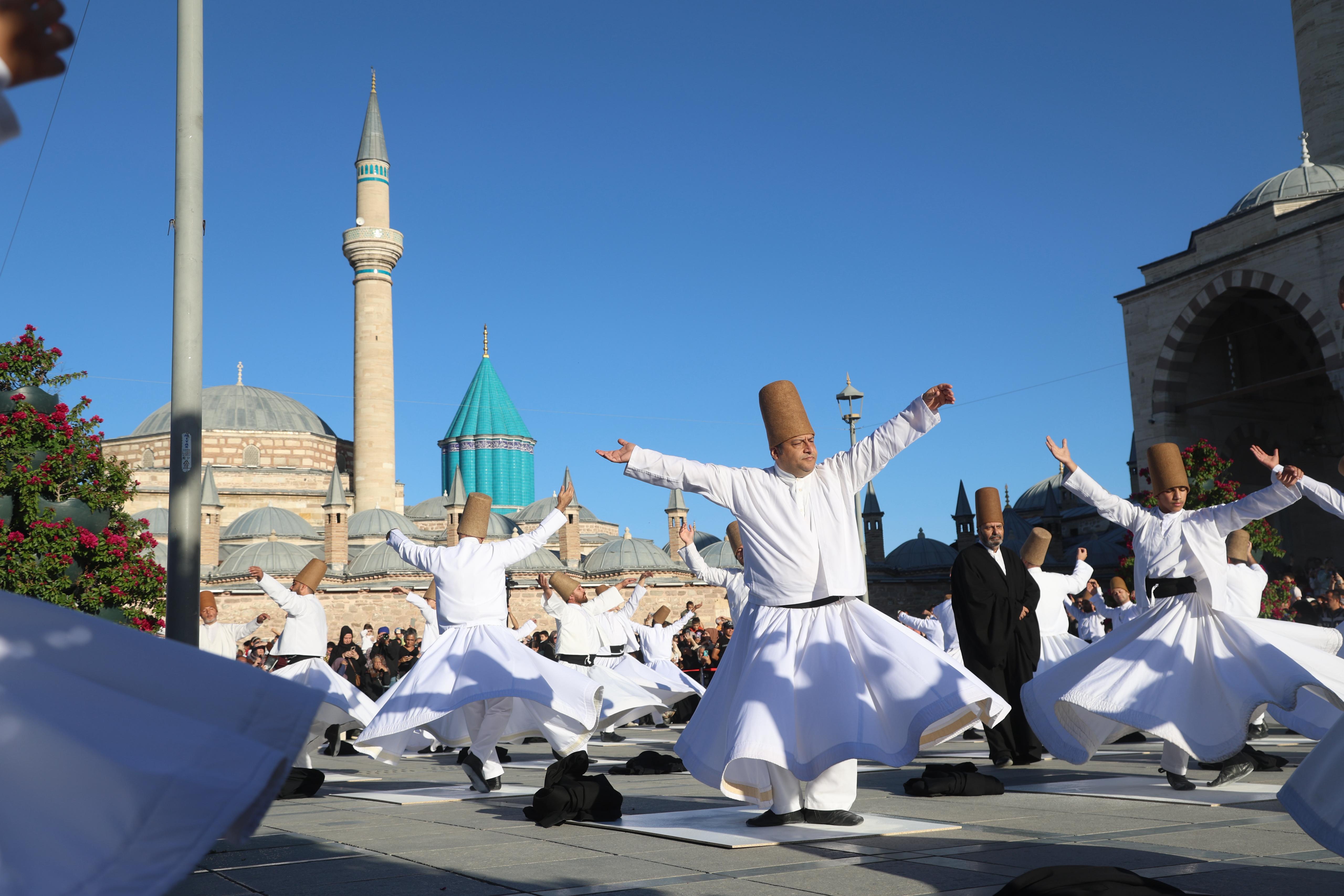 22. ULUSLARARASI KONYA MİSTİK MÜZİK FESTİVALİ COŞKUYLA BAŞLADI