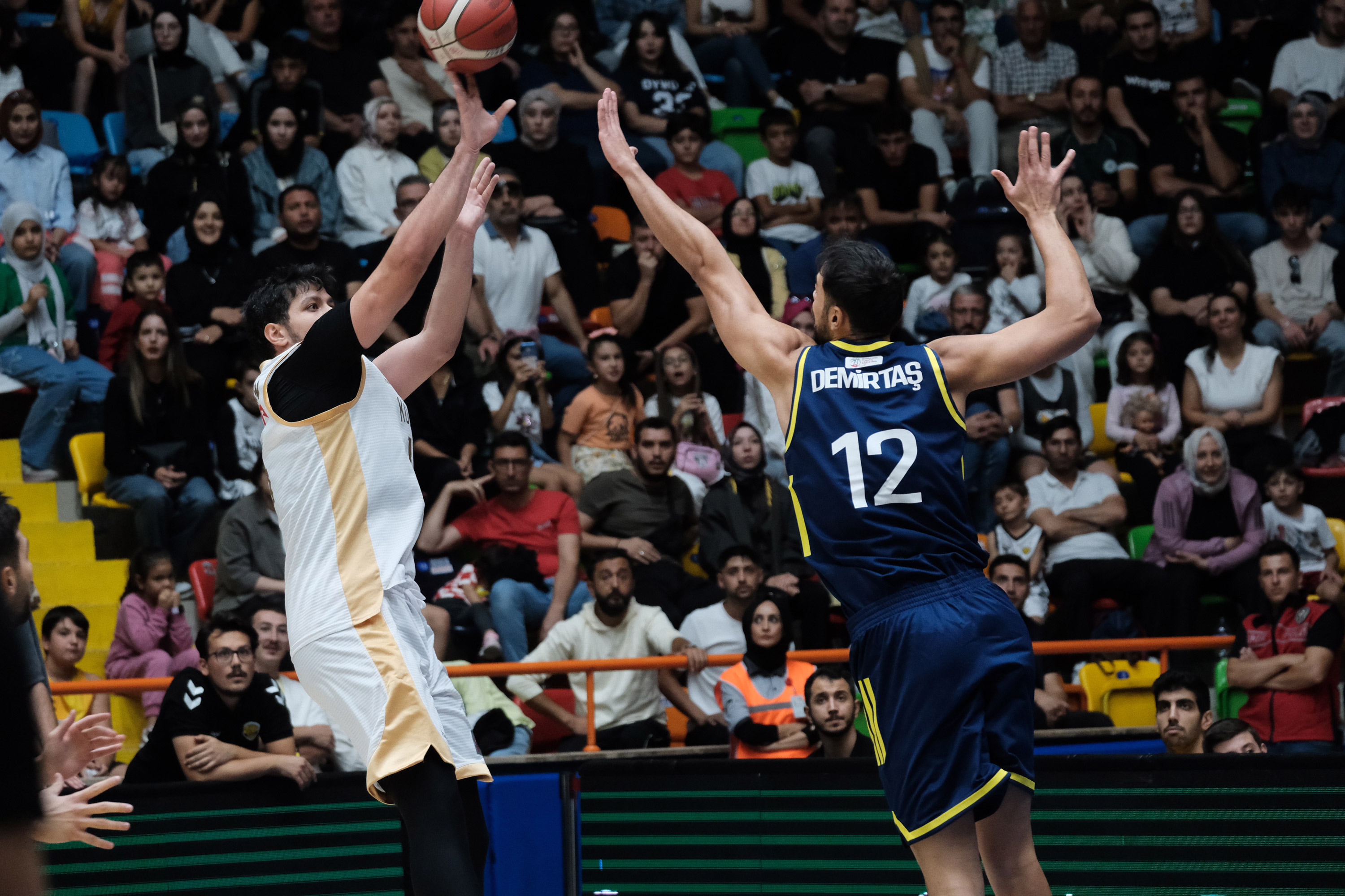 KONYA BÜYÜKŞEHİR SEZONU FENERBAHÇE KOLEJİ GALİBİYETİYLE AÇTI