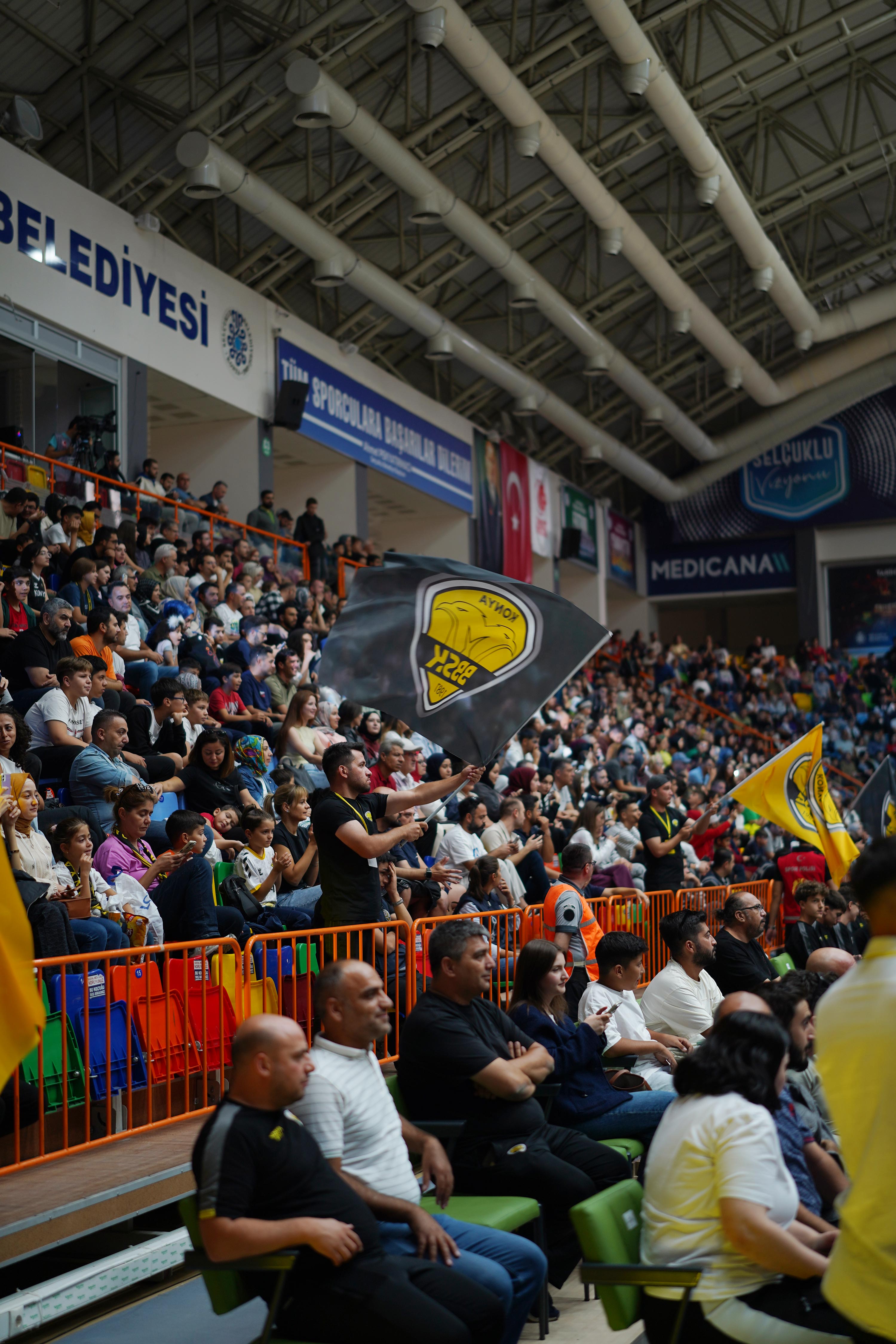 KONYA BÜYÜKŞEHİR SEZONU FENERBAHÇE KOLEJİ GALİBİYETİYLE AÇTI