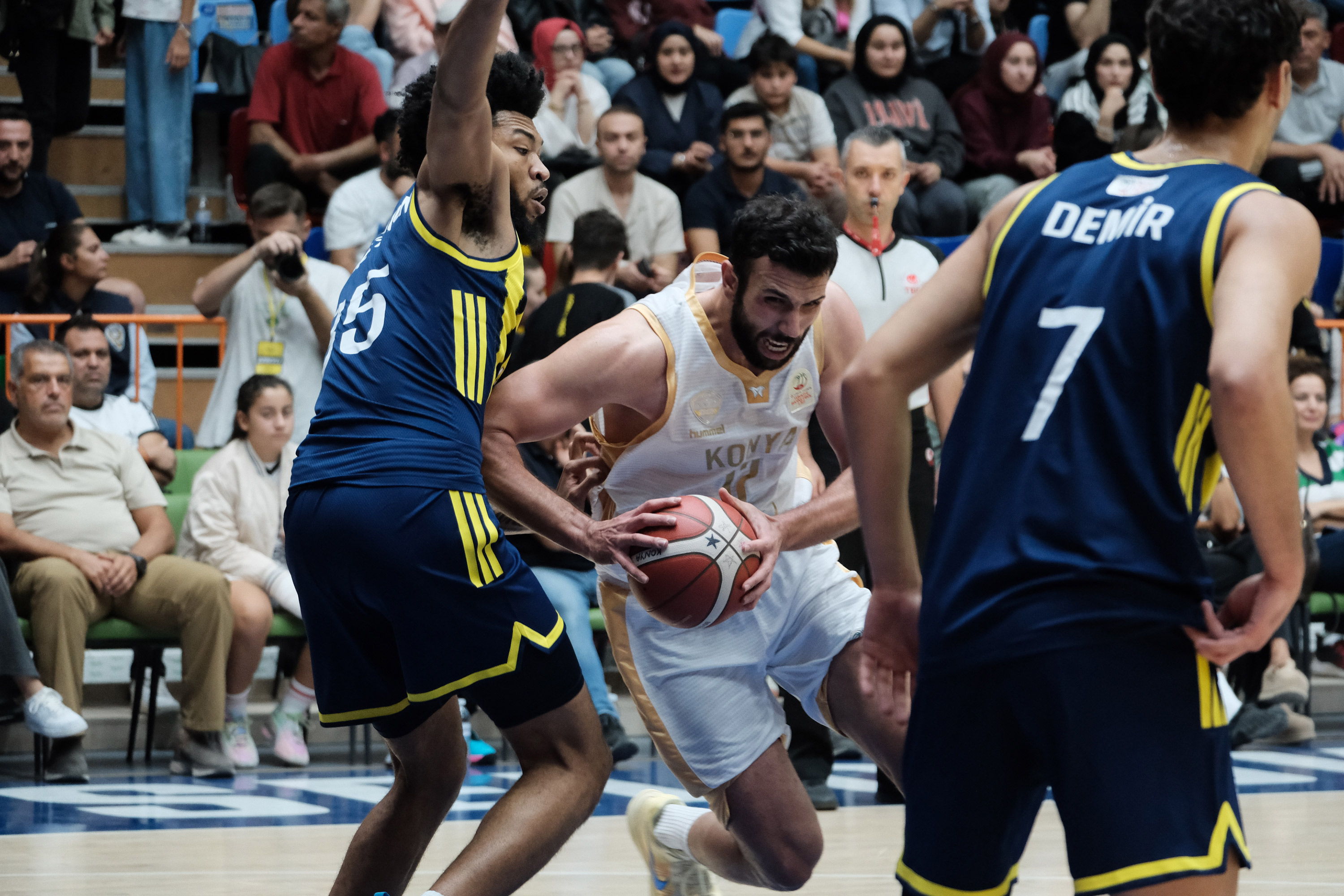 KONYA BÜYÜKŞEHİR SEZONU FENERBAHÇE KOLEJİ GALİBİYETİYLE AÇTI