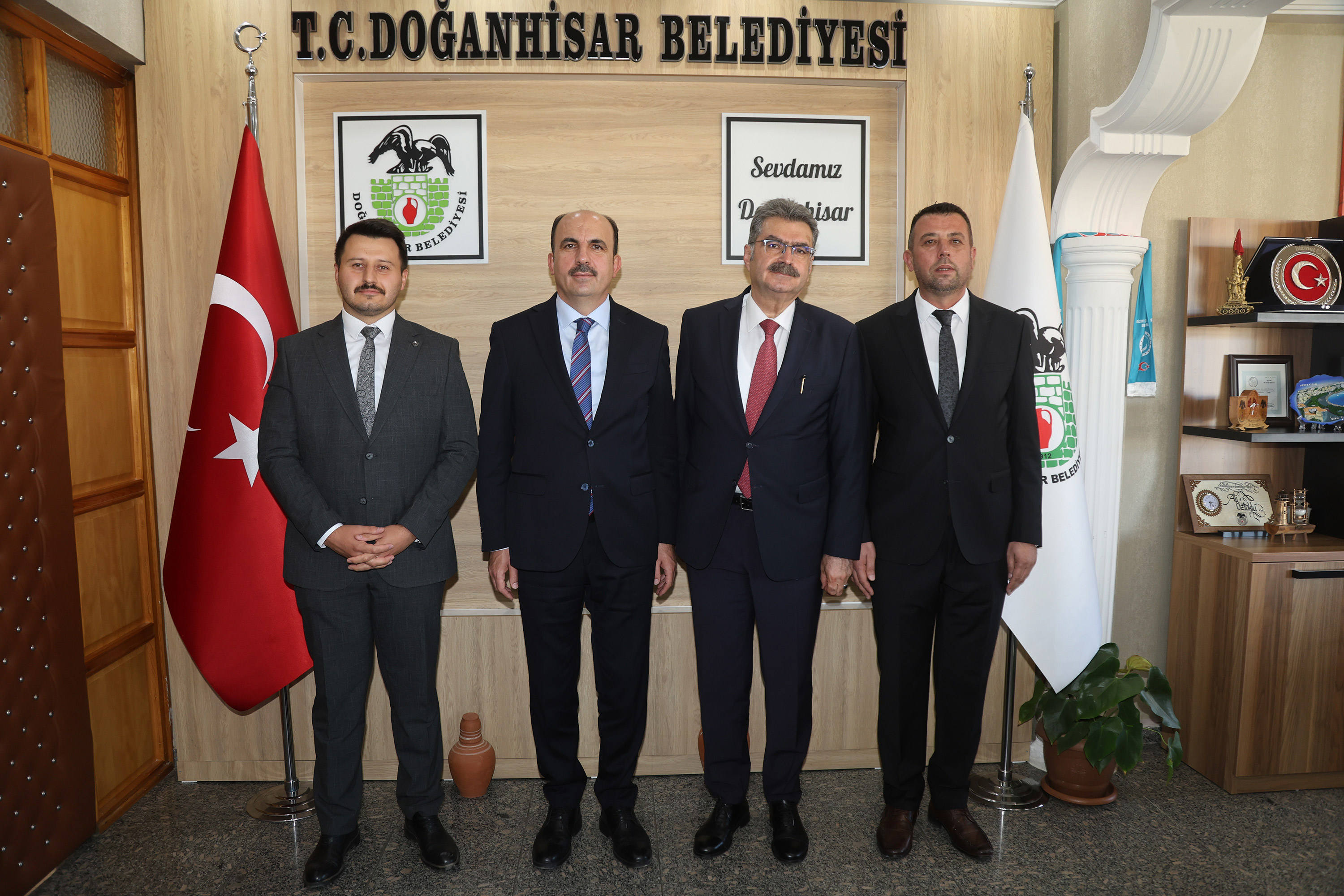 DOĞANHİSAR’A KAZANDIRILAN MEYDAN DÜZENLEMESİ HİZMETE AÇILDI