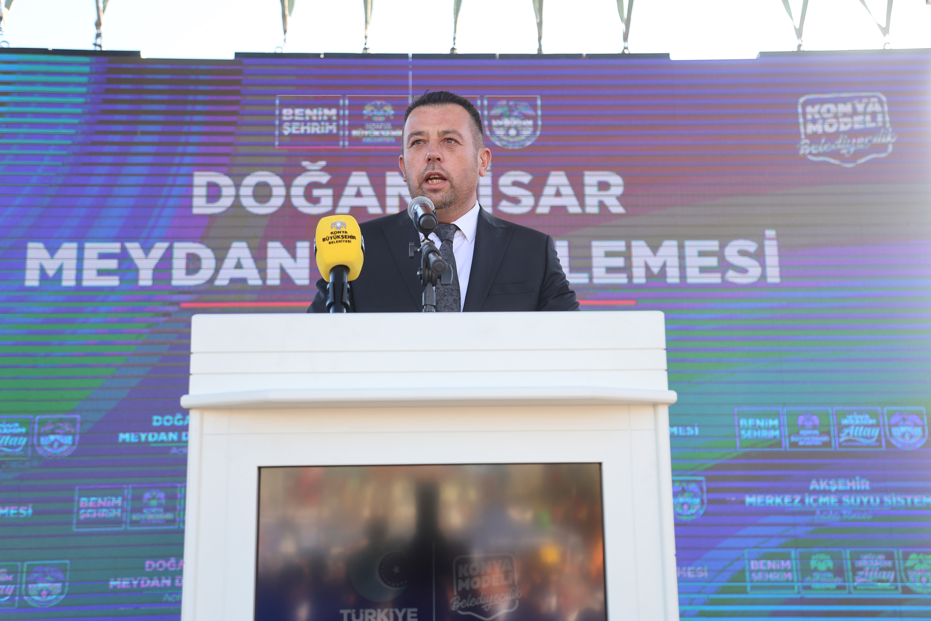 DOĞANHİSAR’A KAZANDIRILAN MEYDAN DÜZENLEMESİ HİZMETE AÇILDI