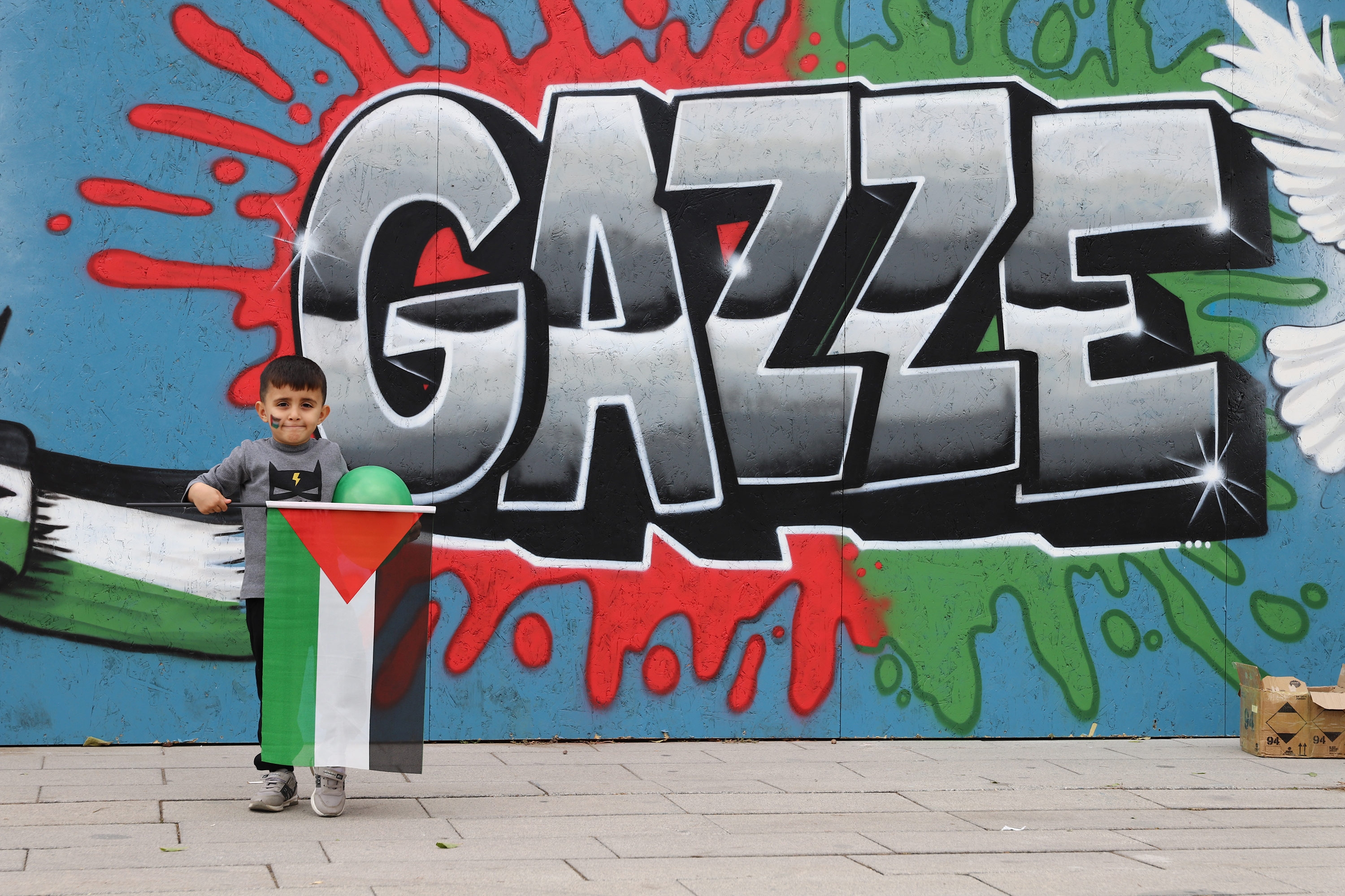 KONYA’DA GÖNÜLLÜ GRAFİTİ SANATÇILARI “GAZZE” İÇİN ÇİZDİ