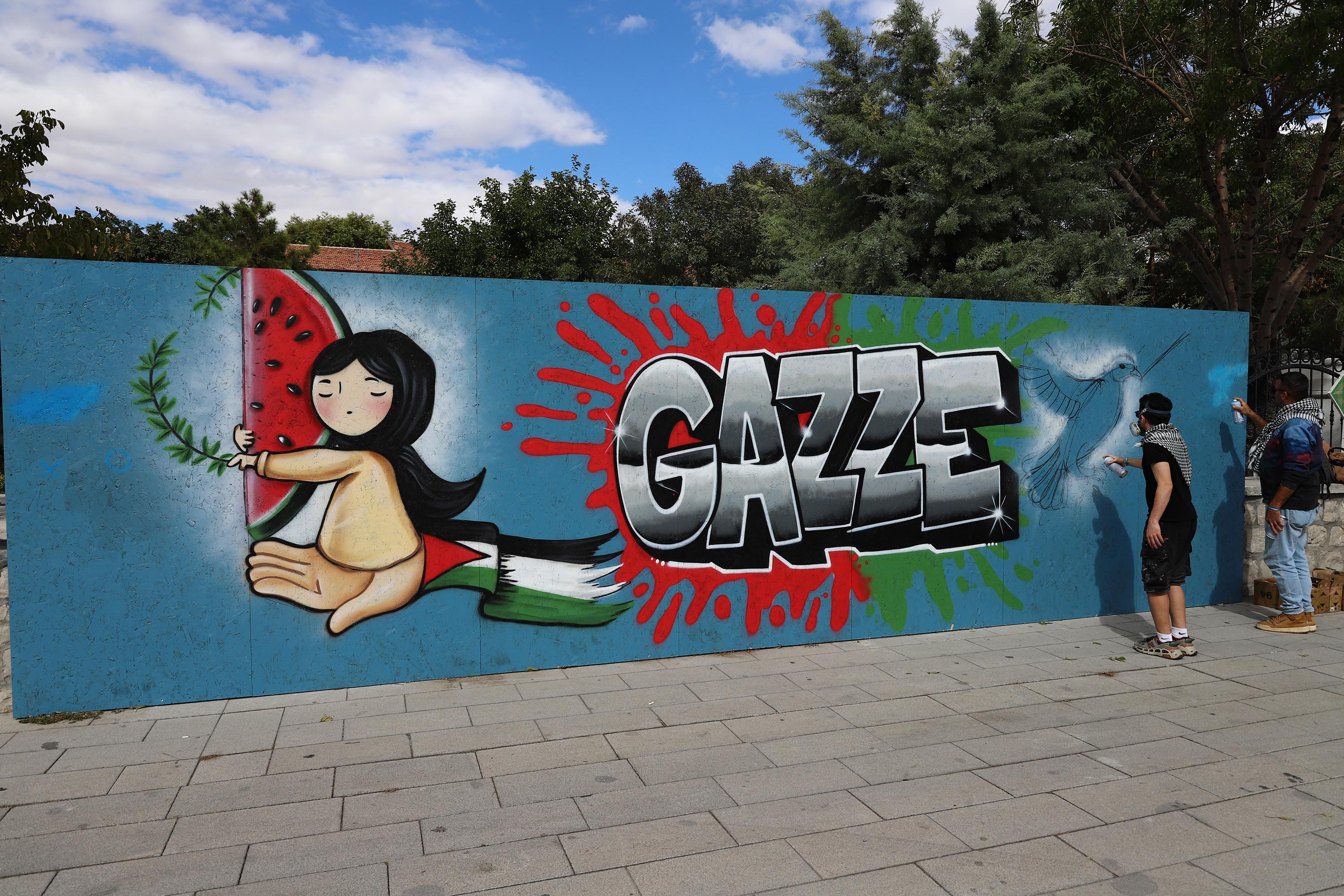 KONYA’DA GÖNÜLLÜ GRAFİTİ SANATÇILARI “GAZZE” İÇİN ÇİZDİ