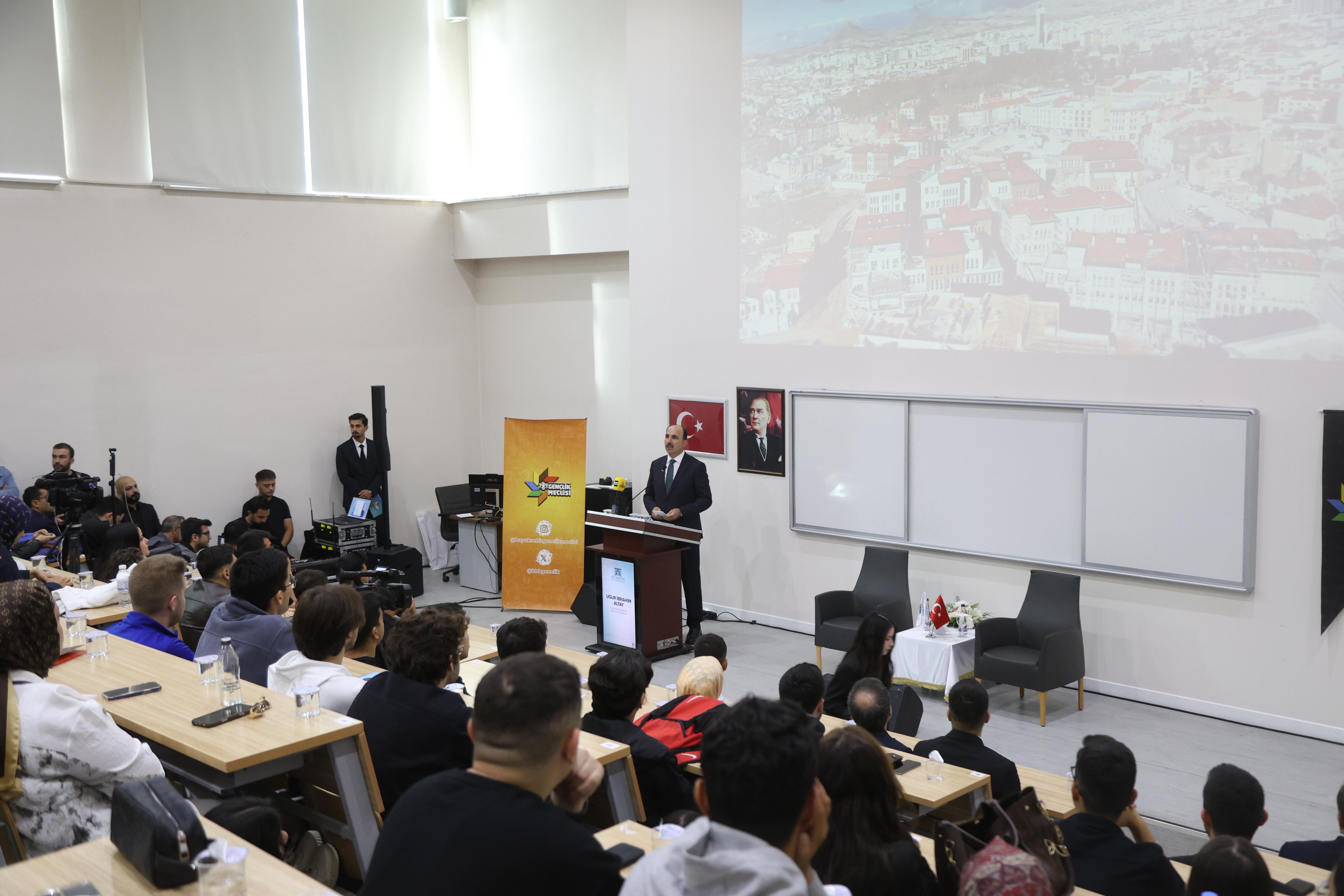 BAŞKAN ALTAY GENÇLERİ BOYKOT KONUSUNDA DUYARLI OLMAYA ÇAĞIRDI