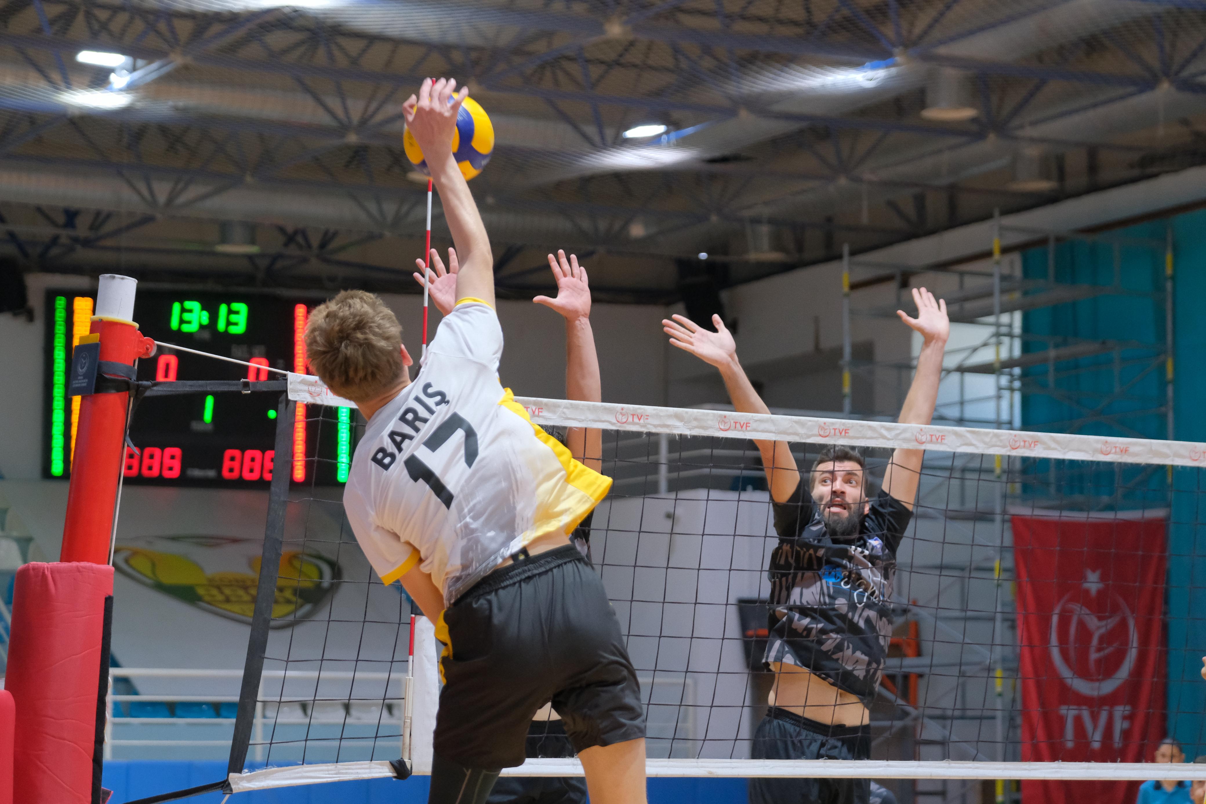 BÜYÜKŞEHİR BELEDİYESPOR VOLEYBOL’DA SEZONA GALİBİYETLE BAŞLADI