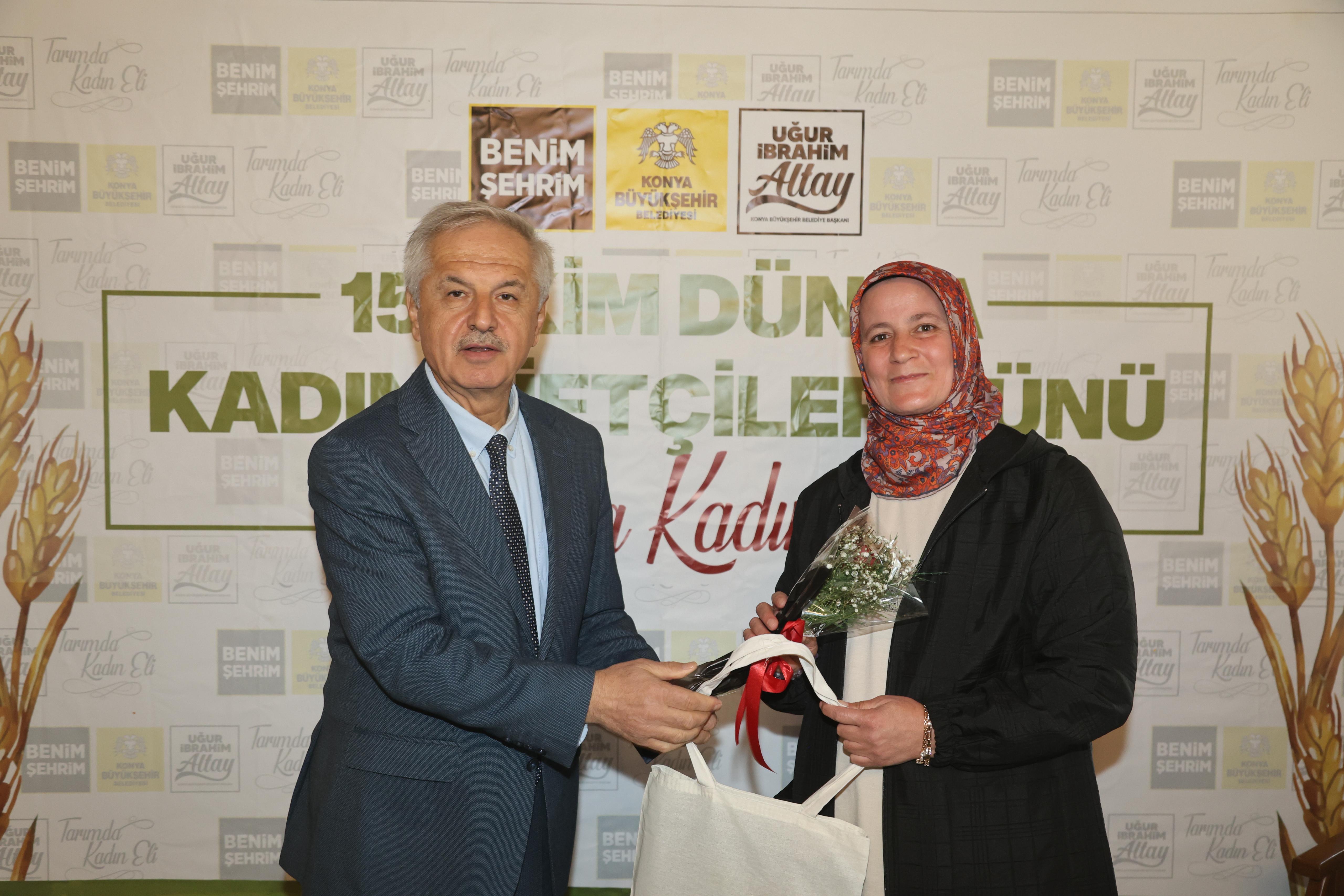 KONYALI KADIN ÇİFTÇİLER “DÜNYA KADIN ÇİFTÇİLER GÜNÜ”NDE BÜYÜKŞEHİR’İN ETKİNLİĞİNDE BULUŞTU