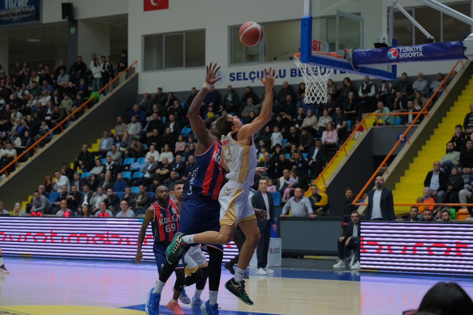 KONYA BÜYÜKŞEHİR YENİLMEZLİK SERİSİNİ 5 MAÇA ÇIKARDI