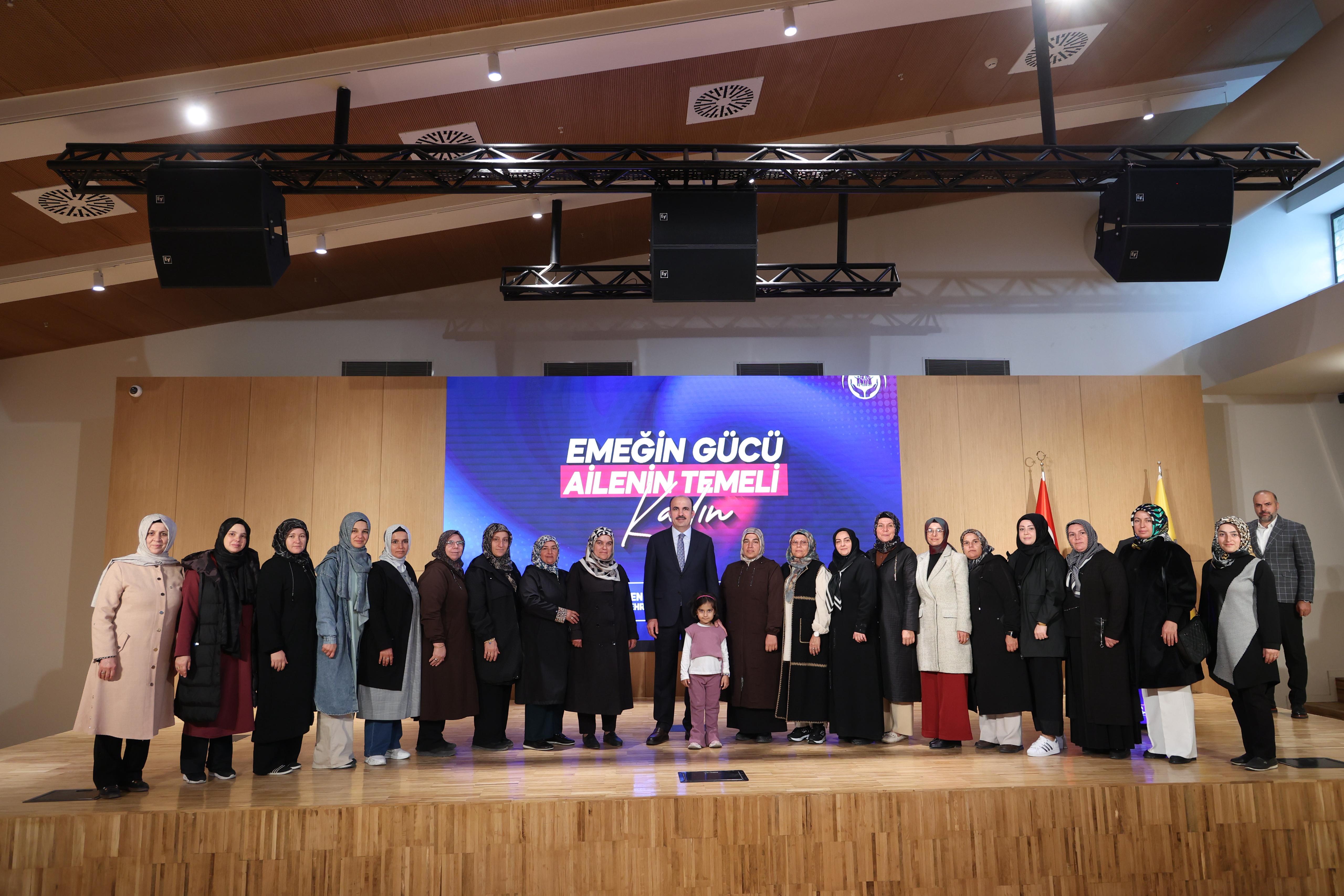 BAŞKAN ALTAY “AİLE YILI” KAPSAMINDA İLÇELERDEN GELEN HANIMLARLA BULUŞTU