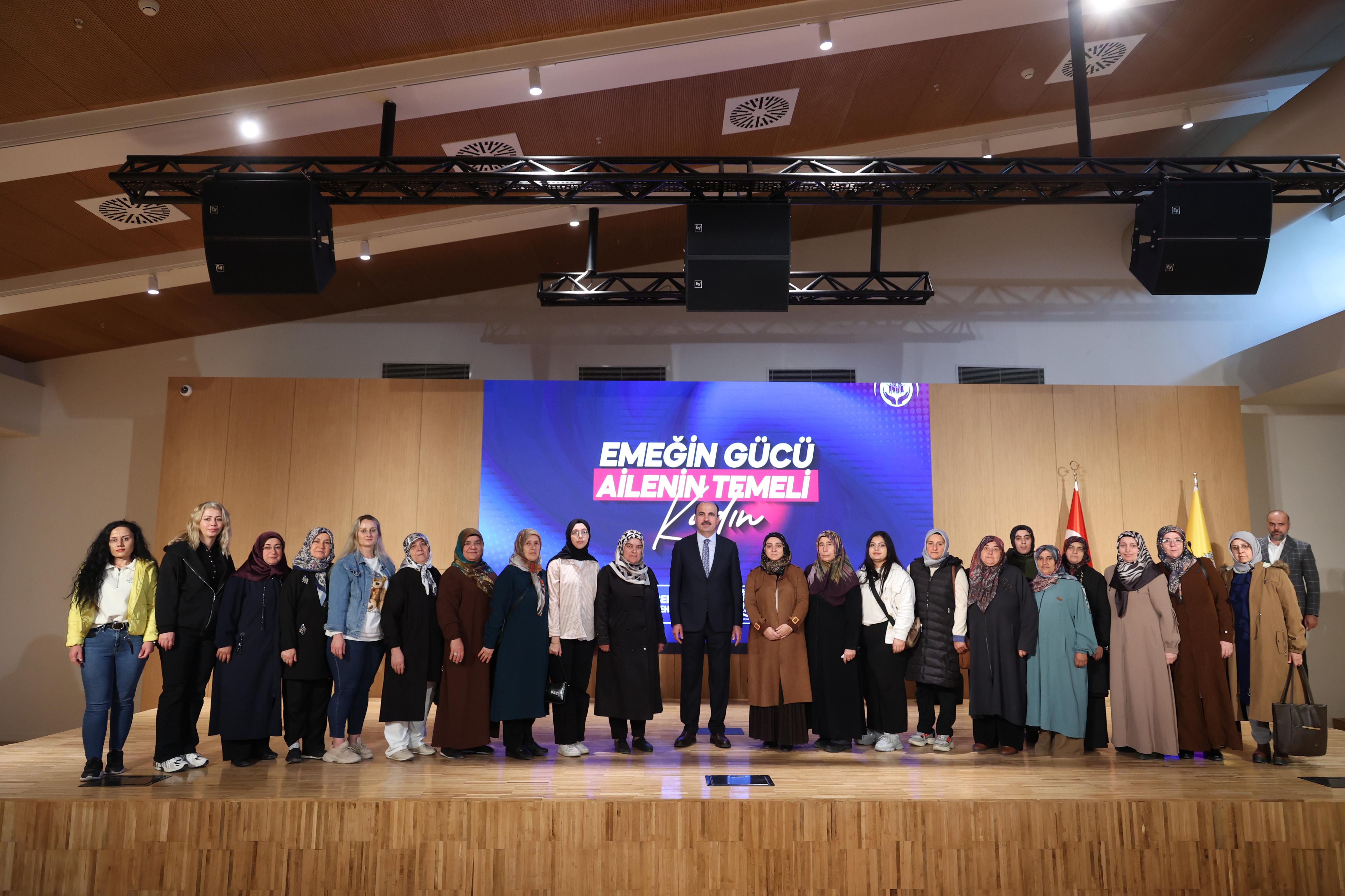 BAŞKAN ALTAY “AİLE YILI” KAPSAMINDA İLÇELERDEN GELEN HANIMLARLA BULUŞTU