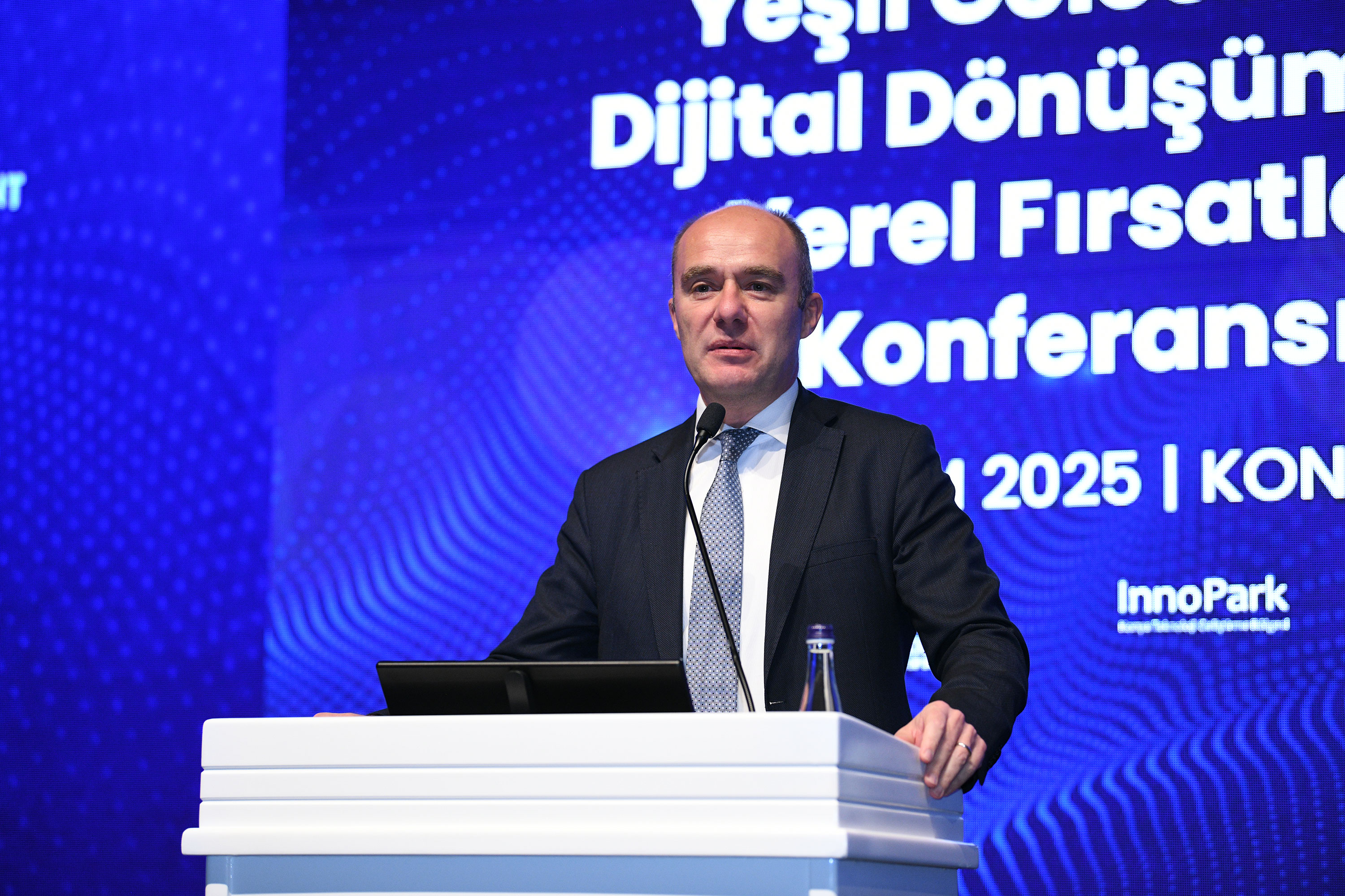 KONYA’DA “YEŞİL GELECEK VE DİJİTAL DÖNÜŞÜM İÇİN YEREL FIRSATLAR KONFERANSI” YAPILDI