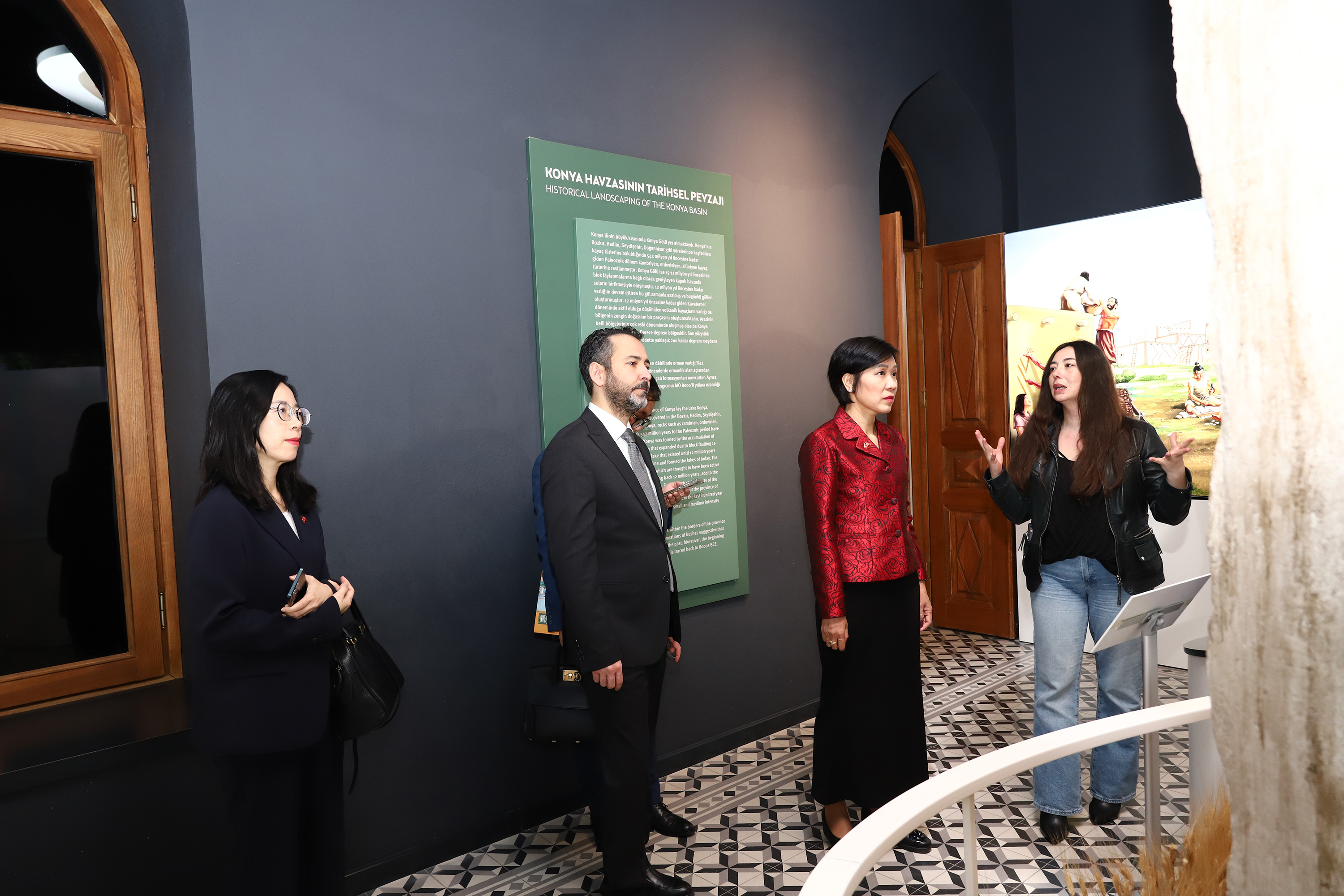 VİETNAM’IN ANKARA BÜYÜKELÇİSİ DANG BAŞKAN ALTAY’I ZİYARET ETTİ