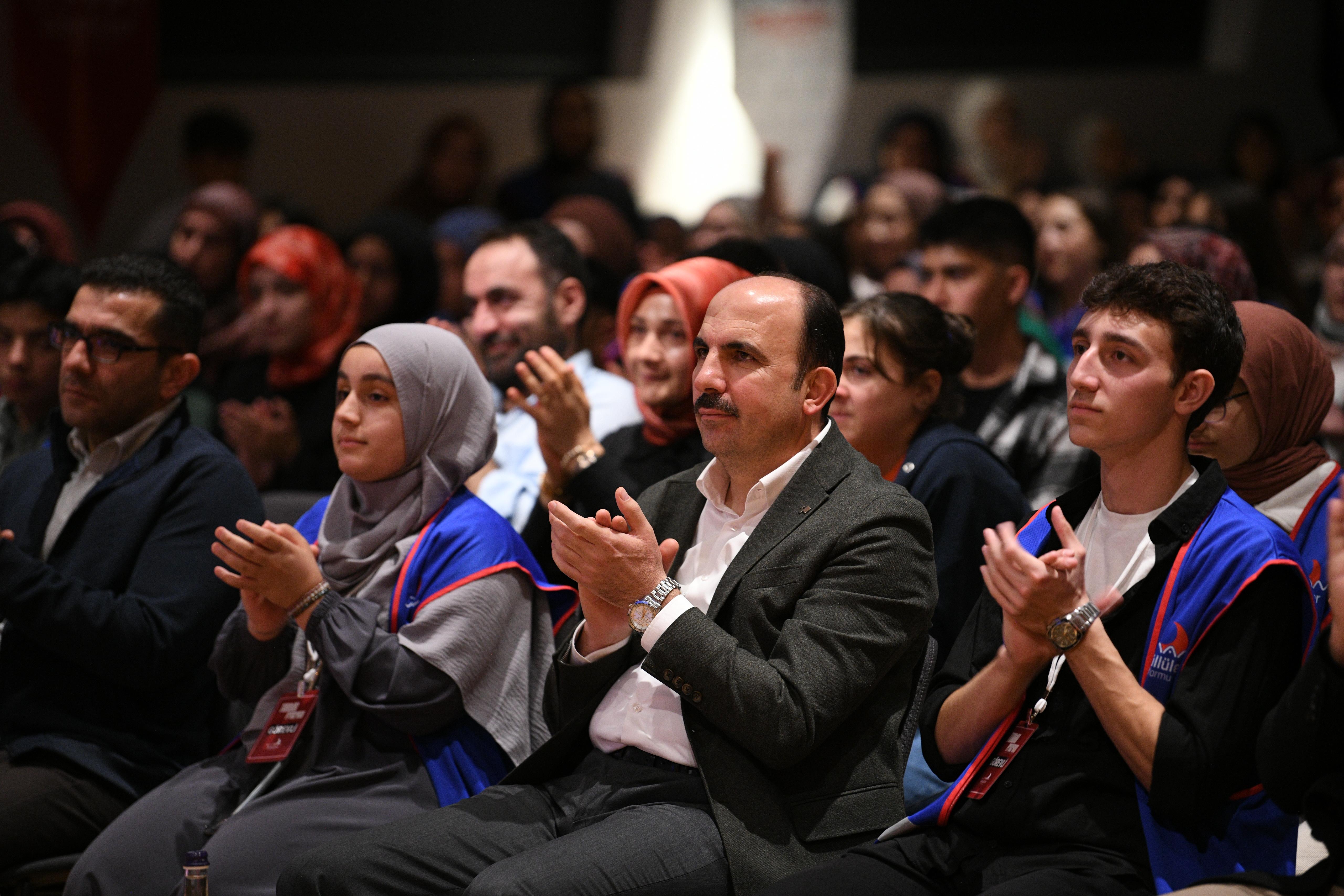 BAŞKAN ALTAY, LİMAN GÖNÜLLÜLERİ PLATFORMU ÜYESİ GENÇLERLE BULUŞTU:  “HEDEFİ BÜYÜK TUTARAK TÜM İNSANLIĞA FAYDALI BİR HALE DÖNÜŞTÜRMEMİZ GEREKİYOR”