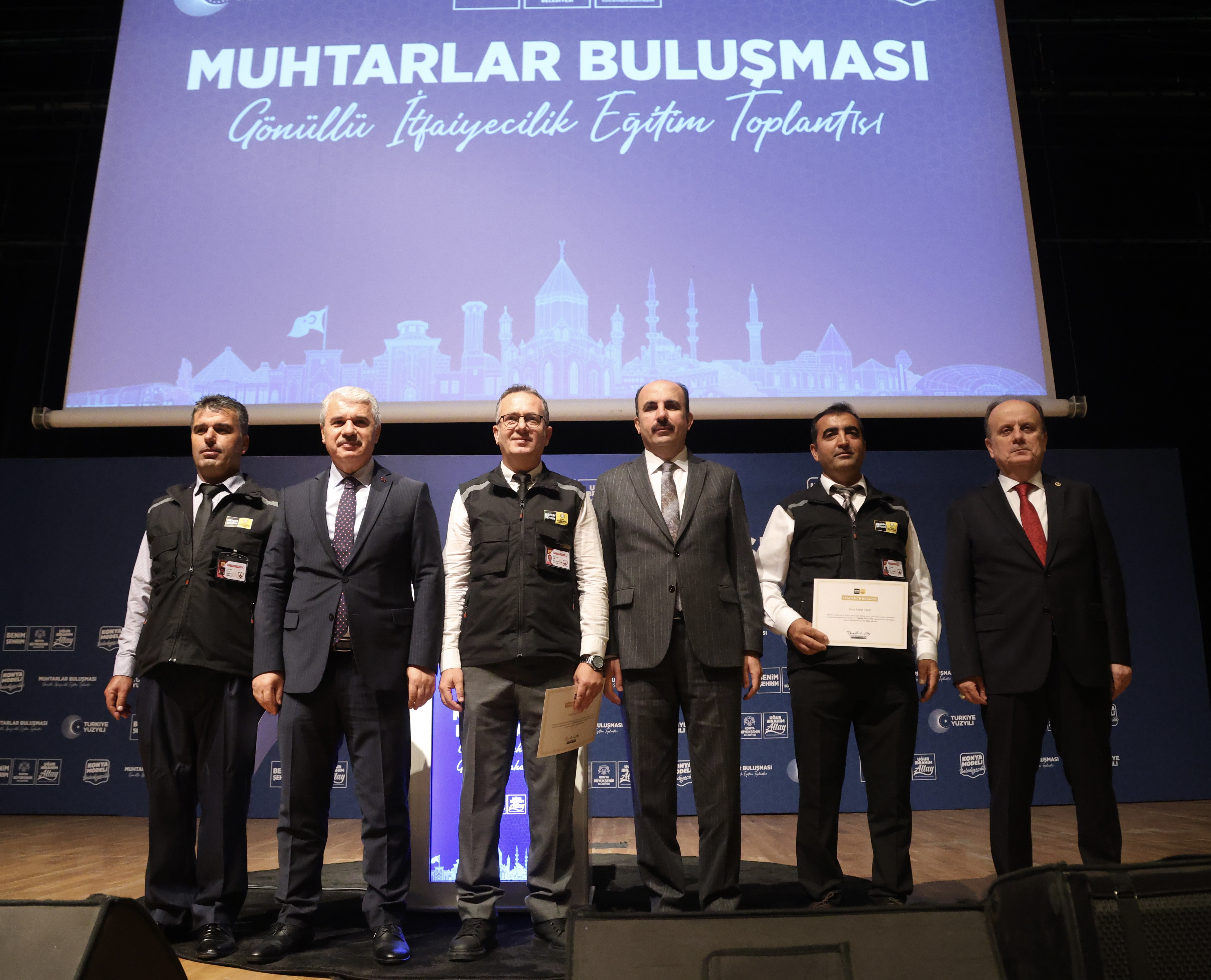 BAŞKAN ALTAY: “MUHTARLARIMIZLA HANGİ YOLA ÇIKTIYSAK ALLAH’IN İZNİYLE ONU BAŞARDIK”