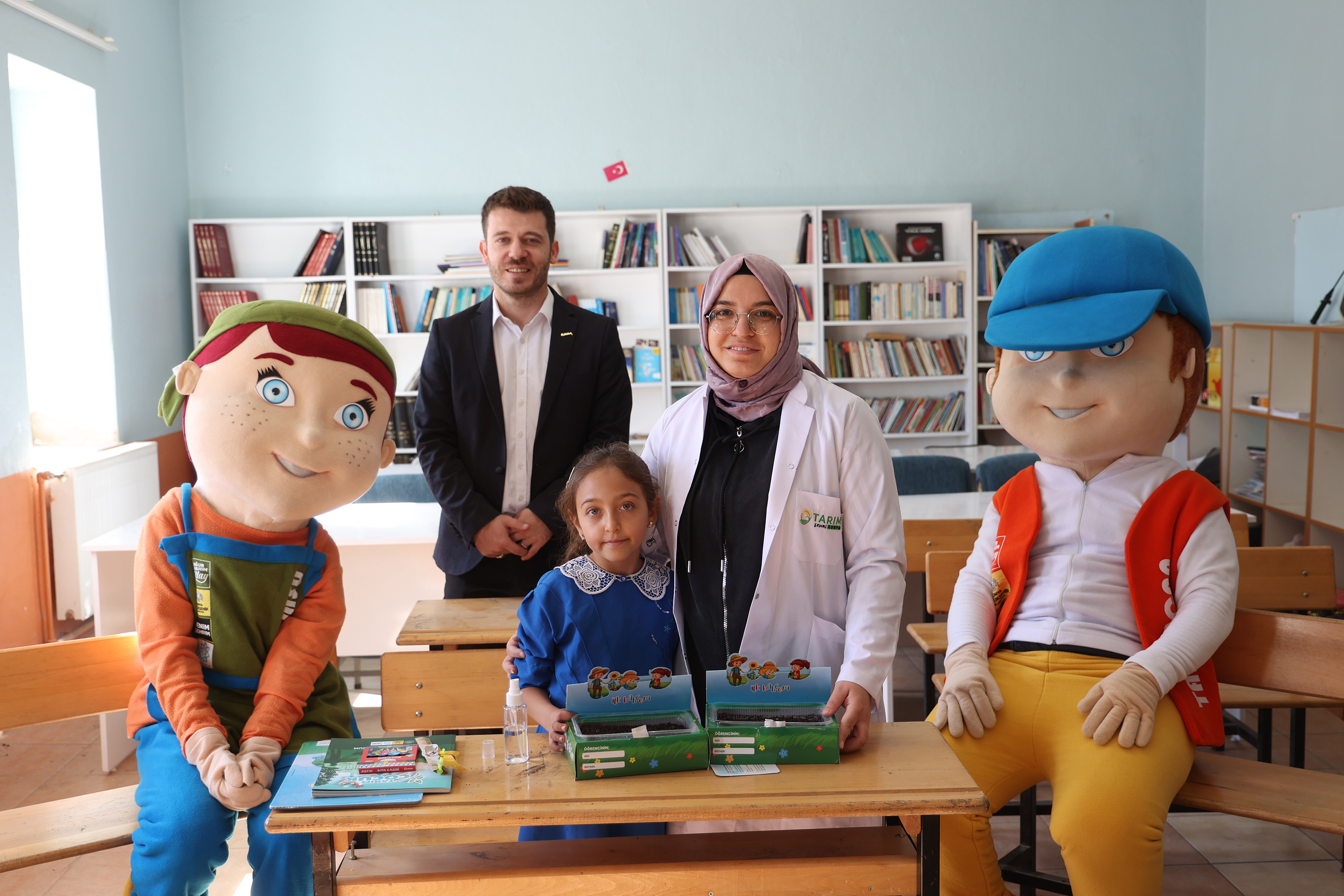 ILGIN GÖKÇEYURT’UN TEK İLKOKUL ÖĞRENCİSİ İLAYDA’YA MİLLİ TOHUM BİLİNCİ KAZANDIRILDI