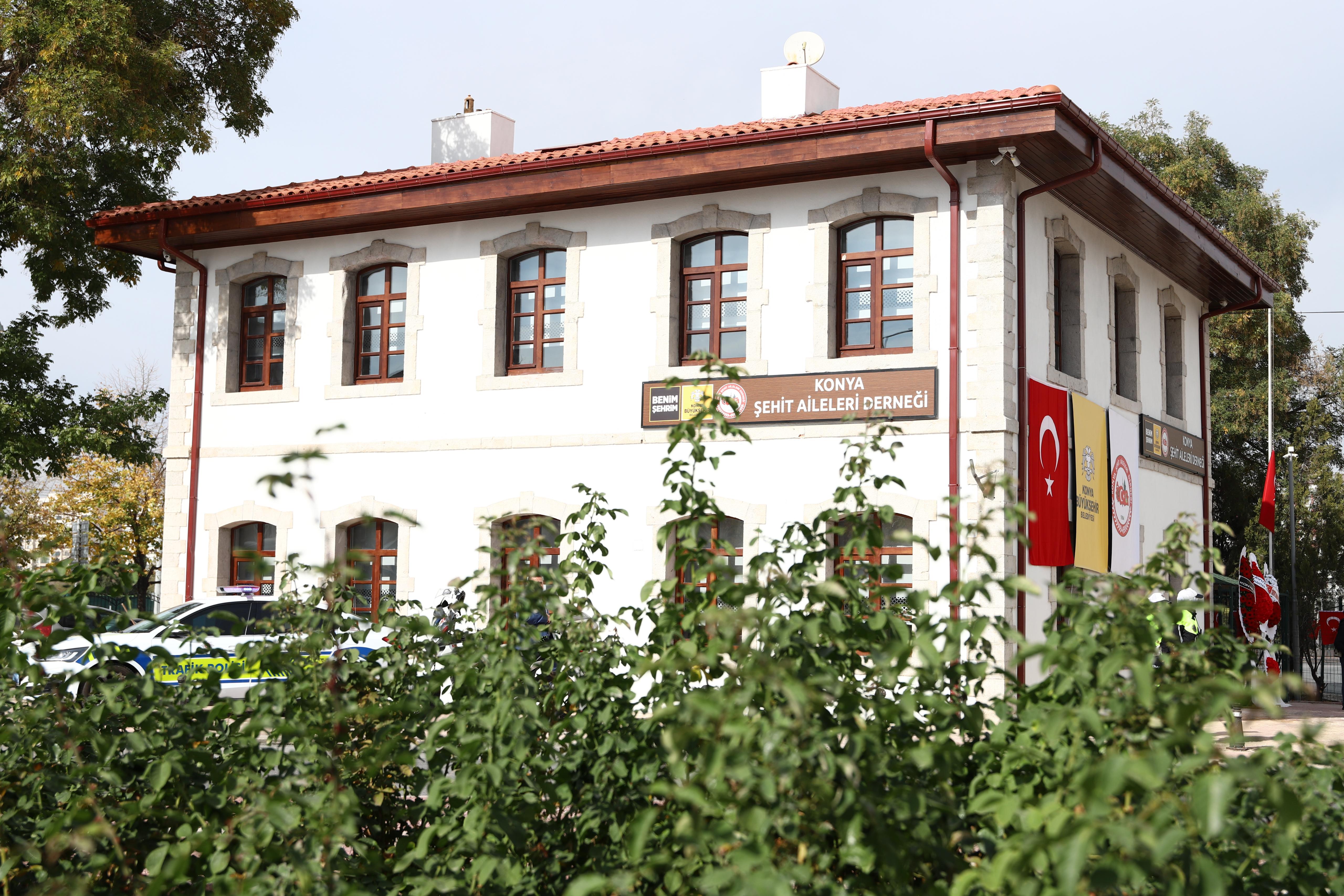 KONYA BÜYÜKŞEHİR TARAFINDAN YENİLENEN ŞEHİT AİLELERİ DERNEĞİ BİNASININ AÇILIŞI DUALARLA YAPILDI