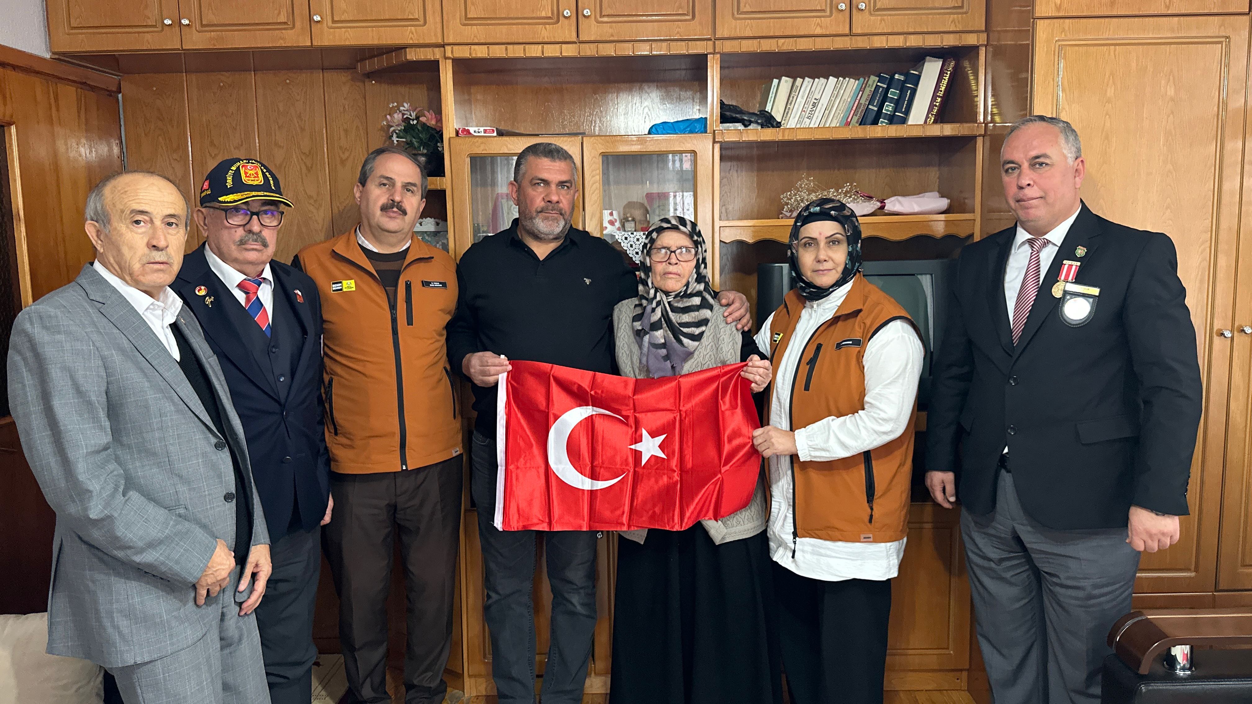 KONYA BÜYÜKŞEHİR ÖĞRETMENLER GÜNÜ’NDE ŞEHİT ÖĞRETMENLERİ UNUTMADI