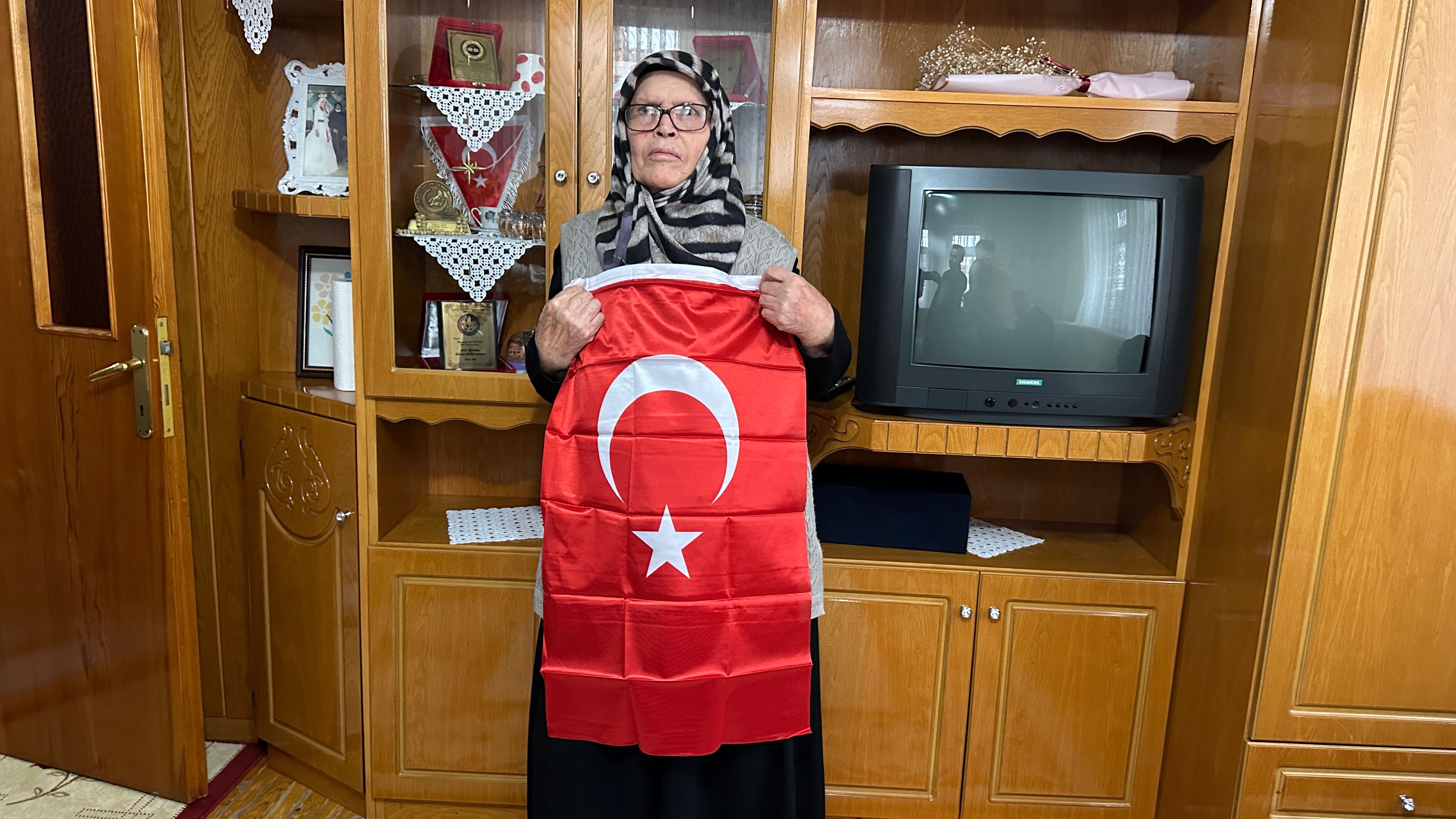 KONYA BÜYÜKŞEHİR ÖĞRETMENLER GÜNÜ’NDE ŞEHİT ÖĞRETMENLERİ UNUTMADI
