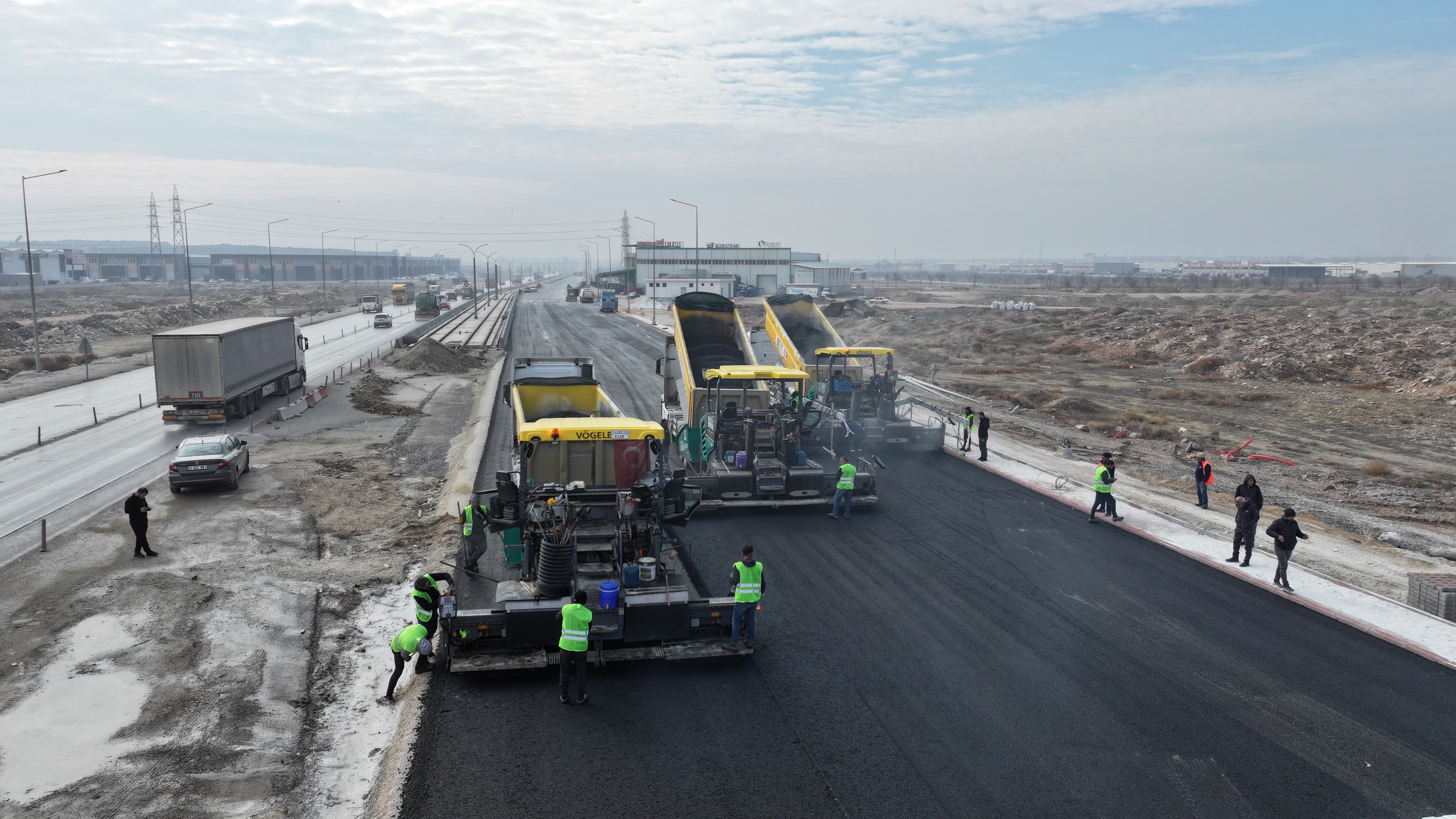 KONYA BÜYÜKŞEHİR TRAMVAY HATTI ÇALIŞMALARI DEVAM EDEN ASLIM CADDESİ’NDE YOĞUN ASFALTLAMA ÇALIŞMASI YAPIYOR