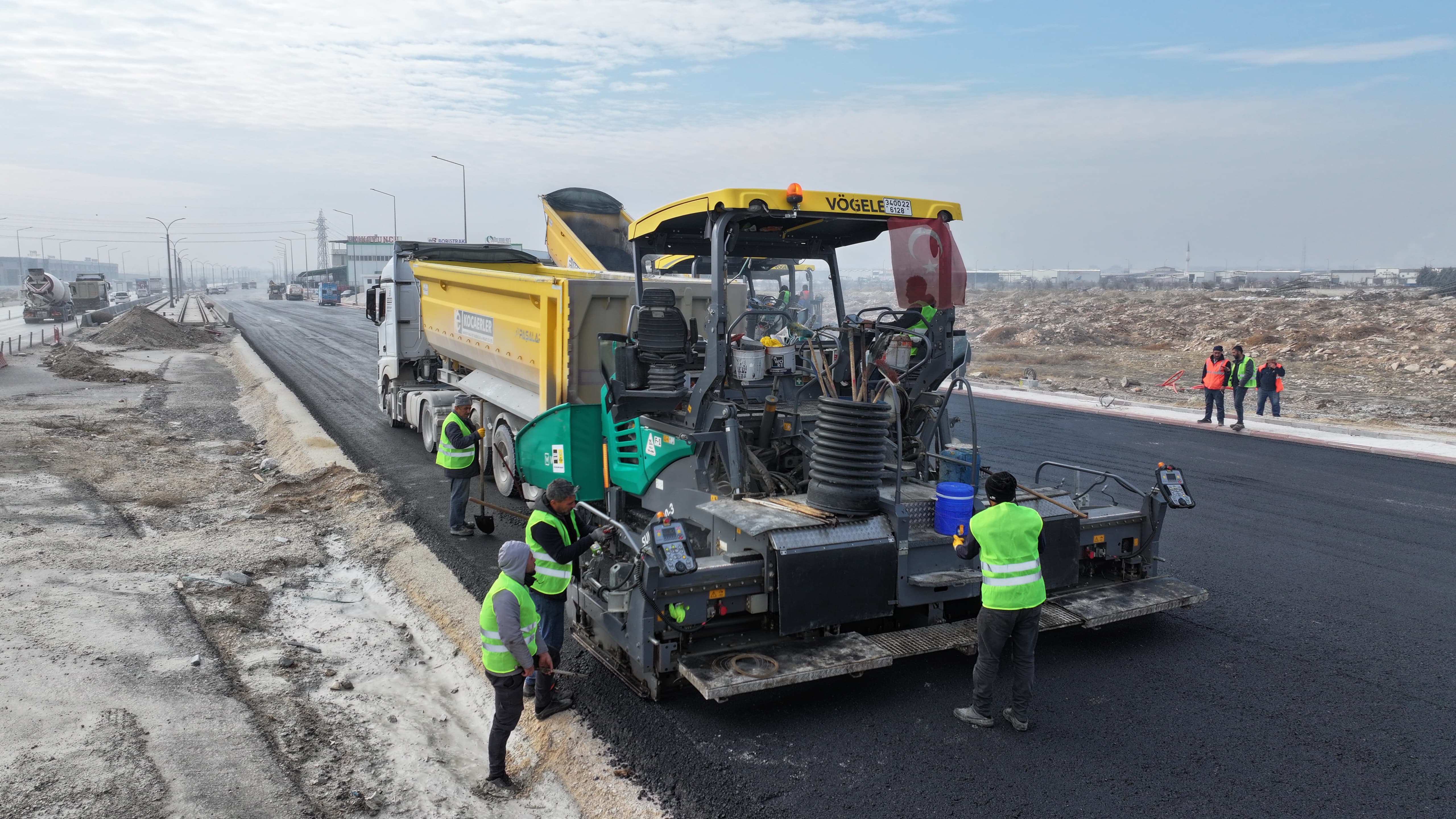 KONYA BÜYÜKŞEHİR TRAMVAY HATTI ÇALIŞMALARI DEVAM EDEN ASLIM CADDESİ’NDE YOĞUN ASFALTLAMA ÇALIŞMASI YAPIYOR