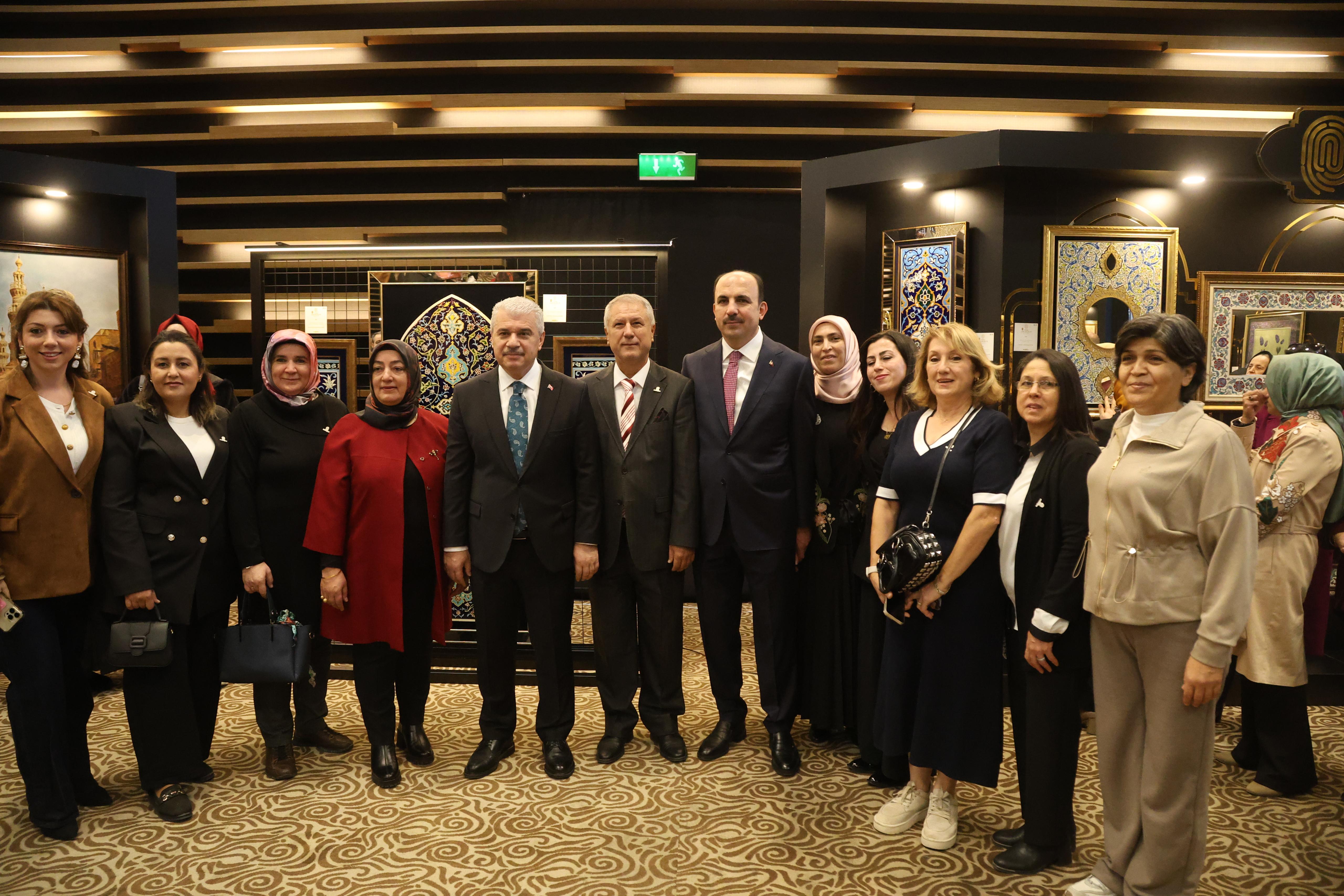 VALİ AKIN İLE BAŞKAN ALTAY 17. ALTIN DOKUNUŞLAR FESTİVALİ’Nİ VE GAZZE KERMESİ’Nİ AÇTI