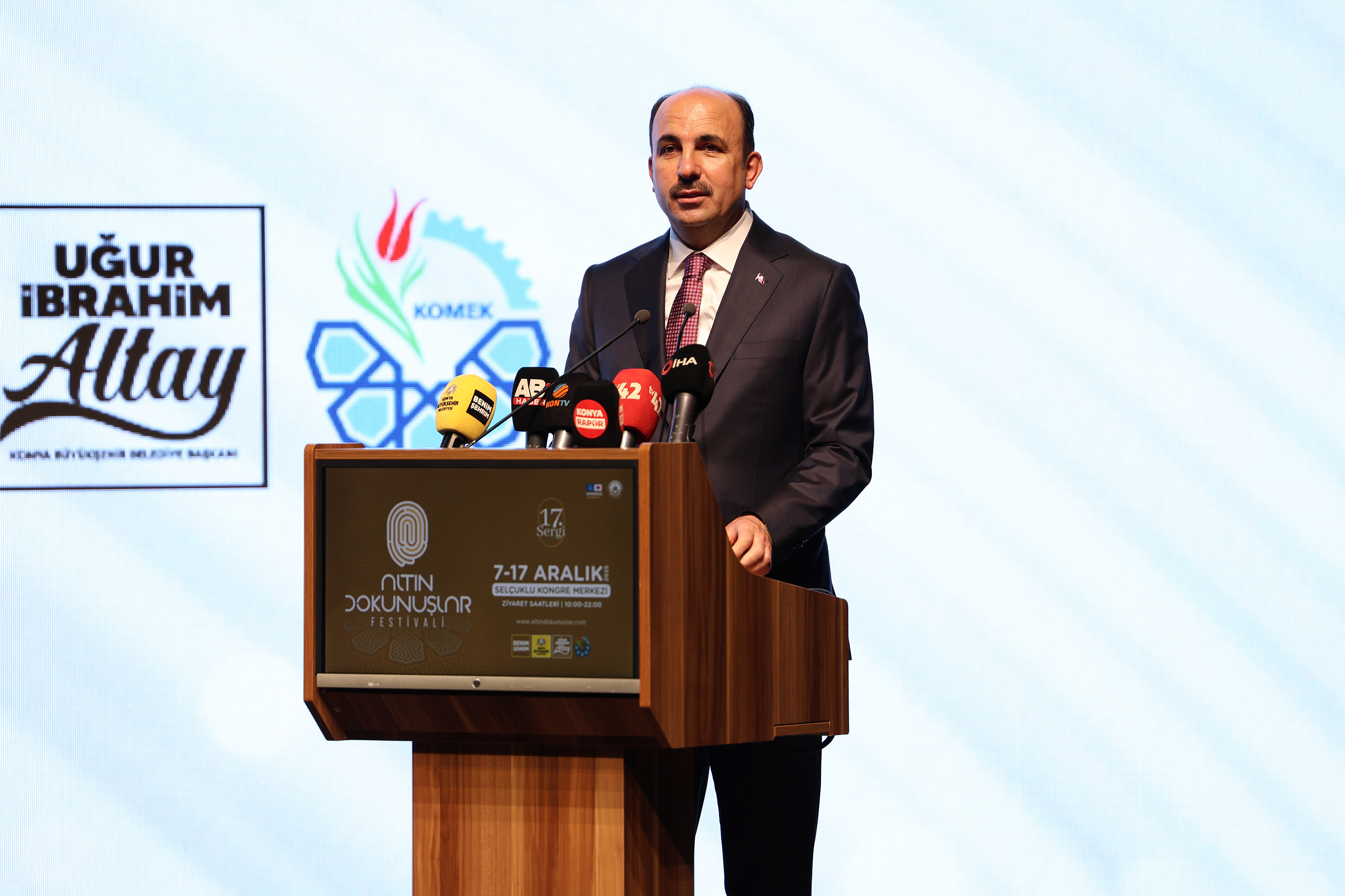 VALİ AKIN İLE BAŞKAN ALTAY 17. ALTIN DOKUNUŞLAR FESTİVALİ’Nİ VE GAZZE KERMESİ’Nİ AÇTI