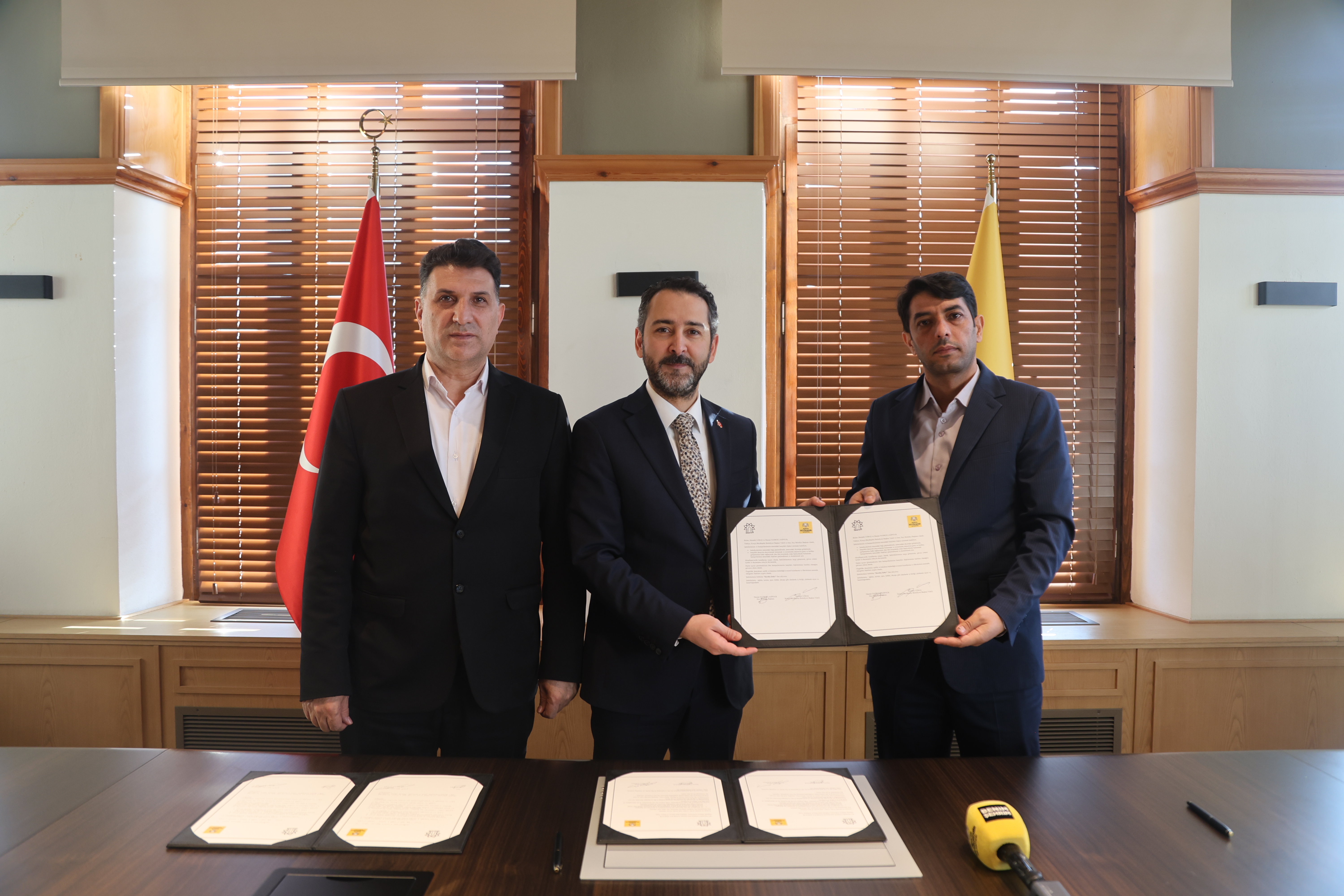 KONYA BÜYÜKŞEHİR İLE İRAN’IN HOY BELEDİYESİ KARDEŞ ŞEHİR OLDU