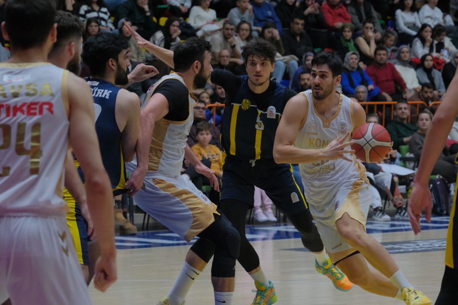 BÜYÜKŞEHİR'DEN MKE ANKARAGÜCÜ KARŞISINDA NET GALİBİYET